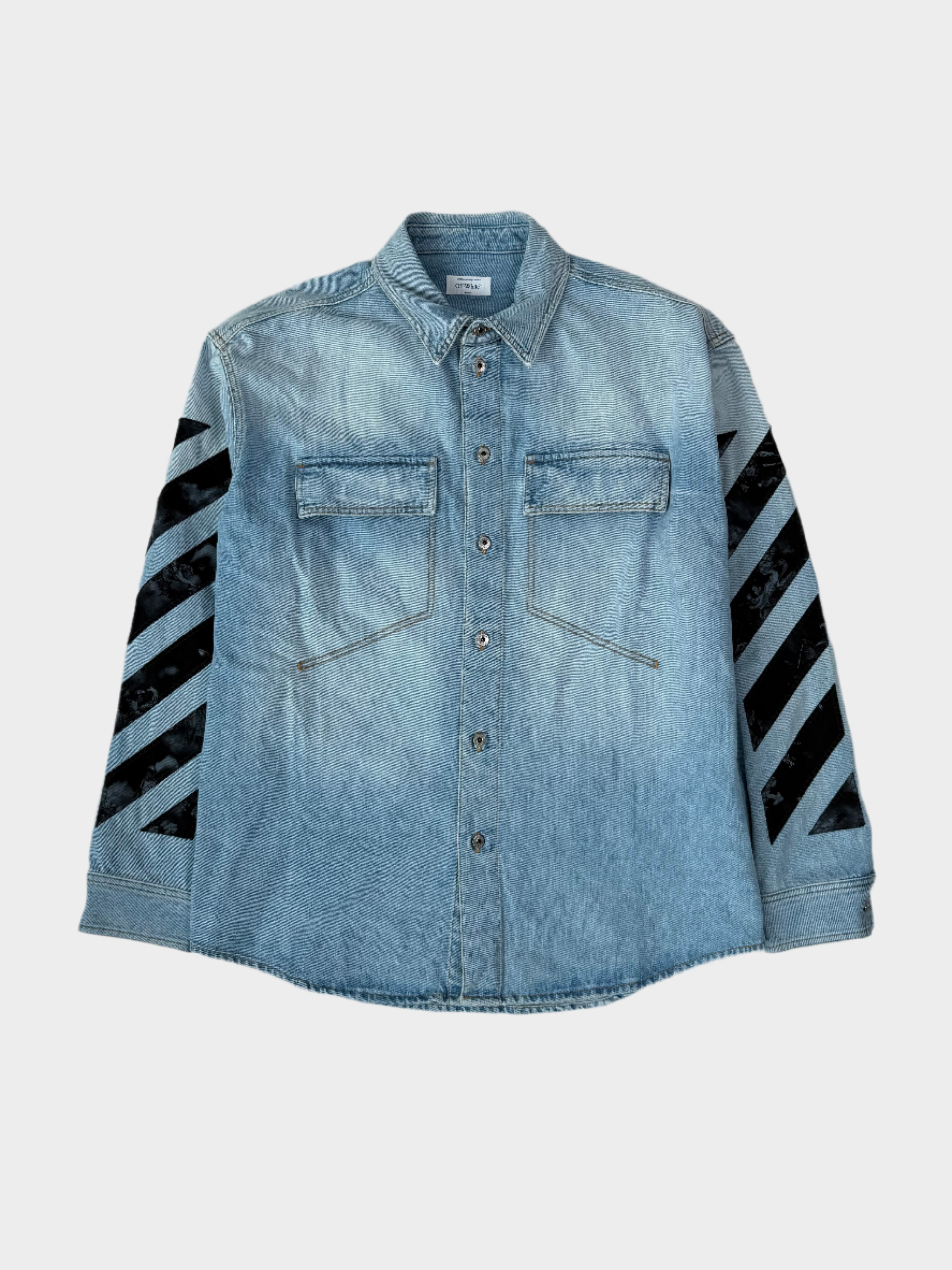 giacca di jeans Off-White, denim navy blur, giacca blur Off-White, capispalla streetwear, giacca uomo cotone, Off-White made in Italy

