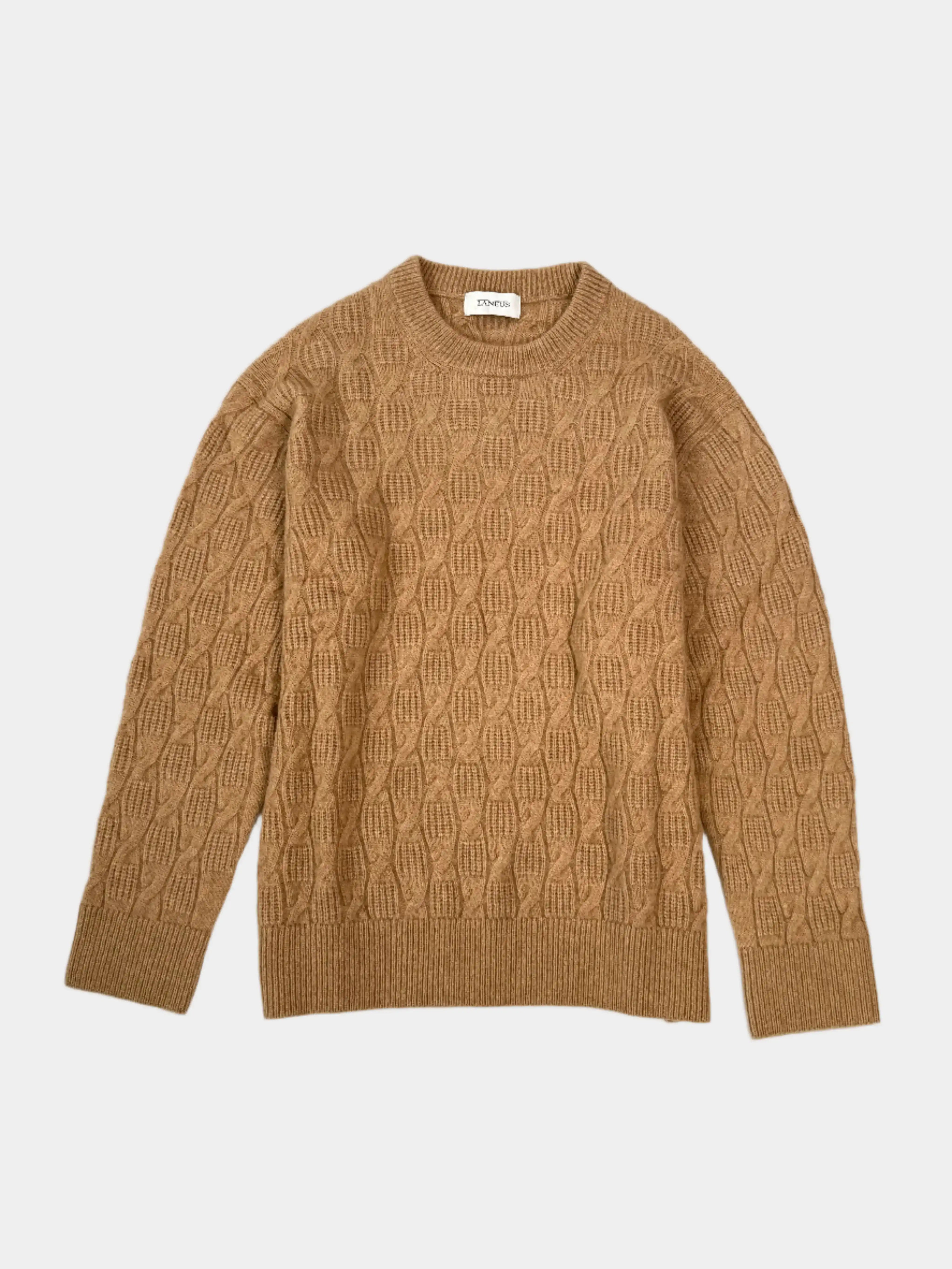 Maglione Laneus color cammello con lavorazione intrecciata, vista frontale