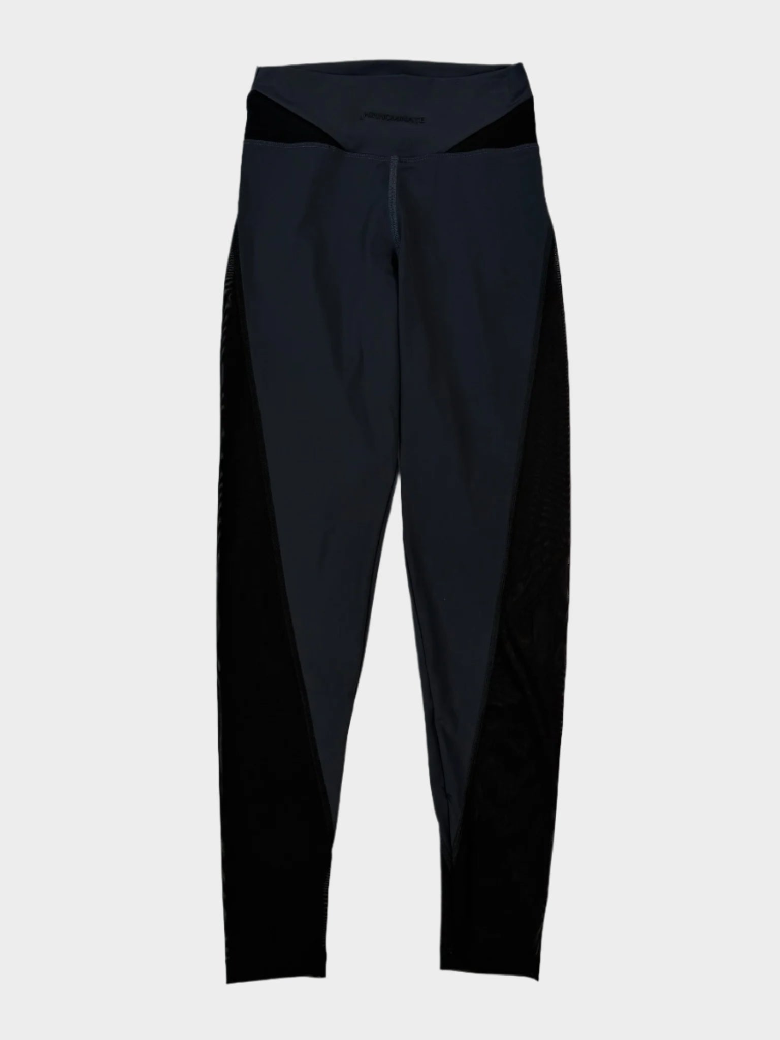Leggings fitness neri con inserti in tulle e stampa visti dal davanti
