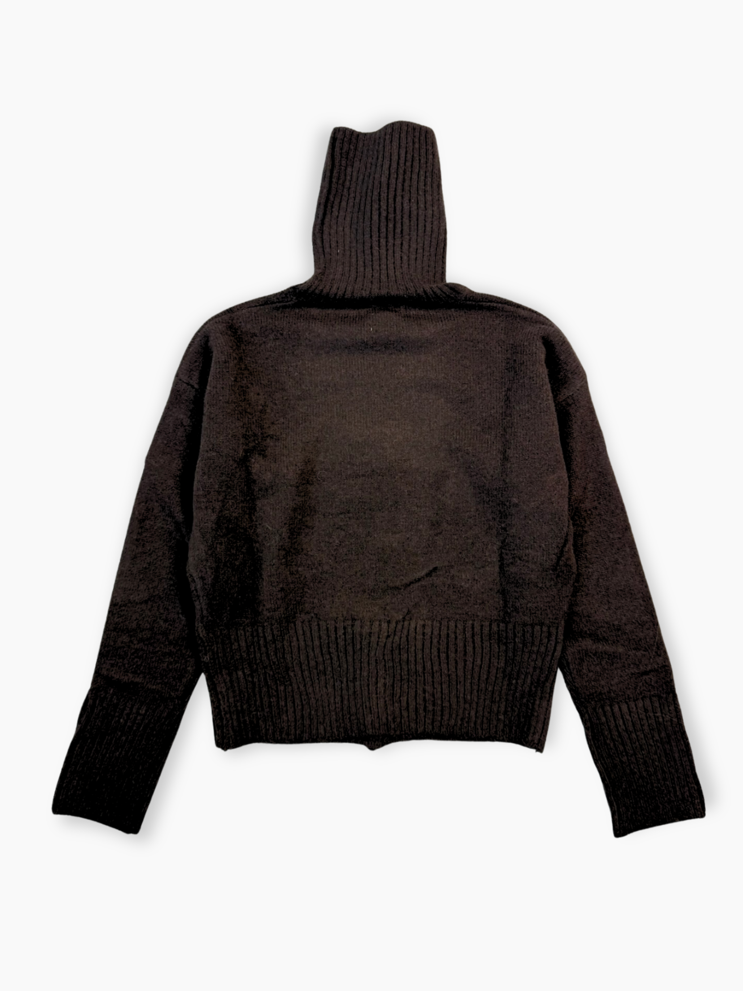 Maglia Hinnominate marrone a collo alto con bottoni decorativi su fondo e maniche