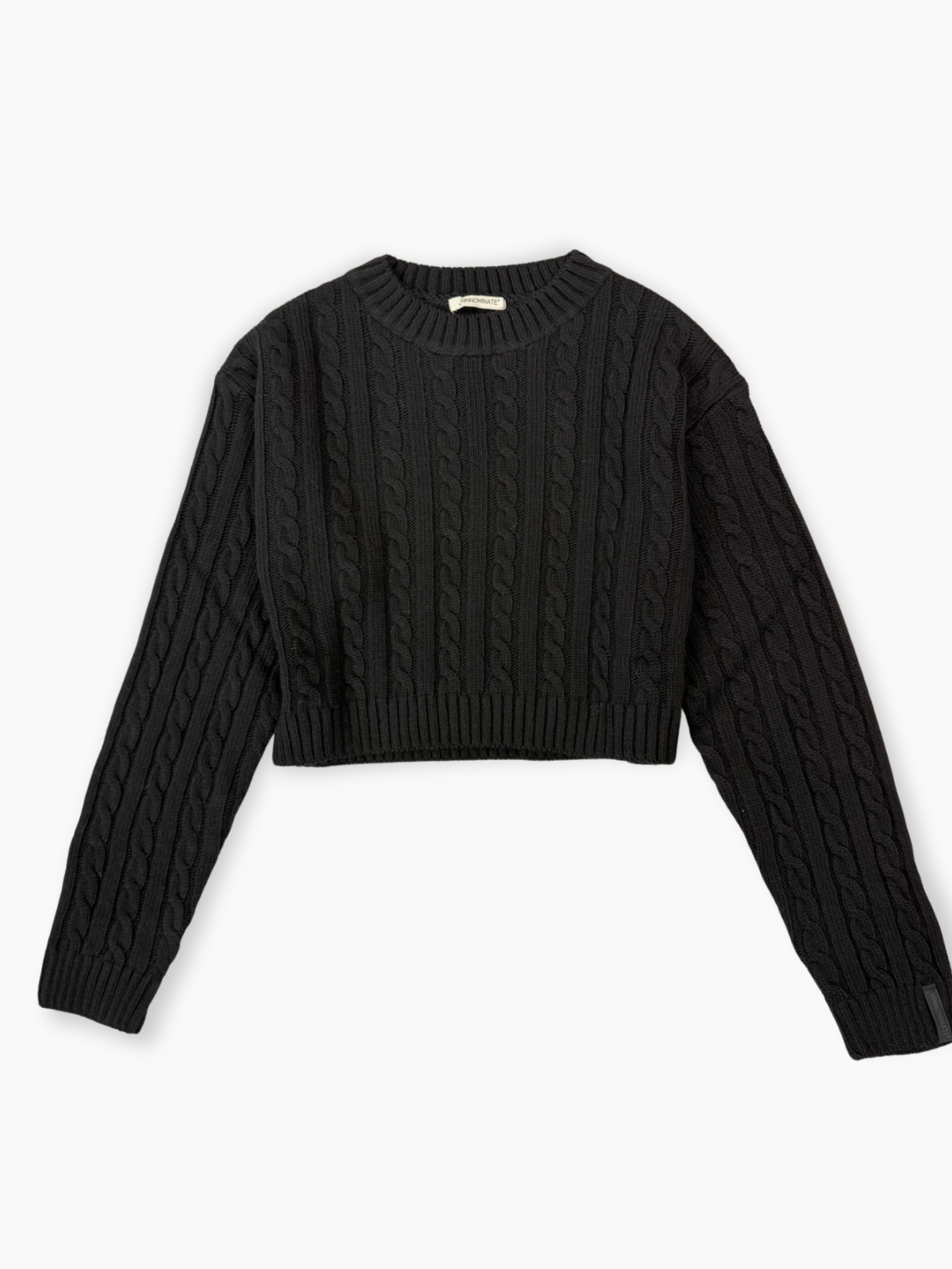 Maglia nera Hinnominate con lavorazione a trecce vista frontale