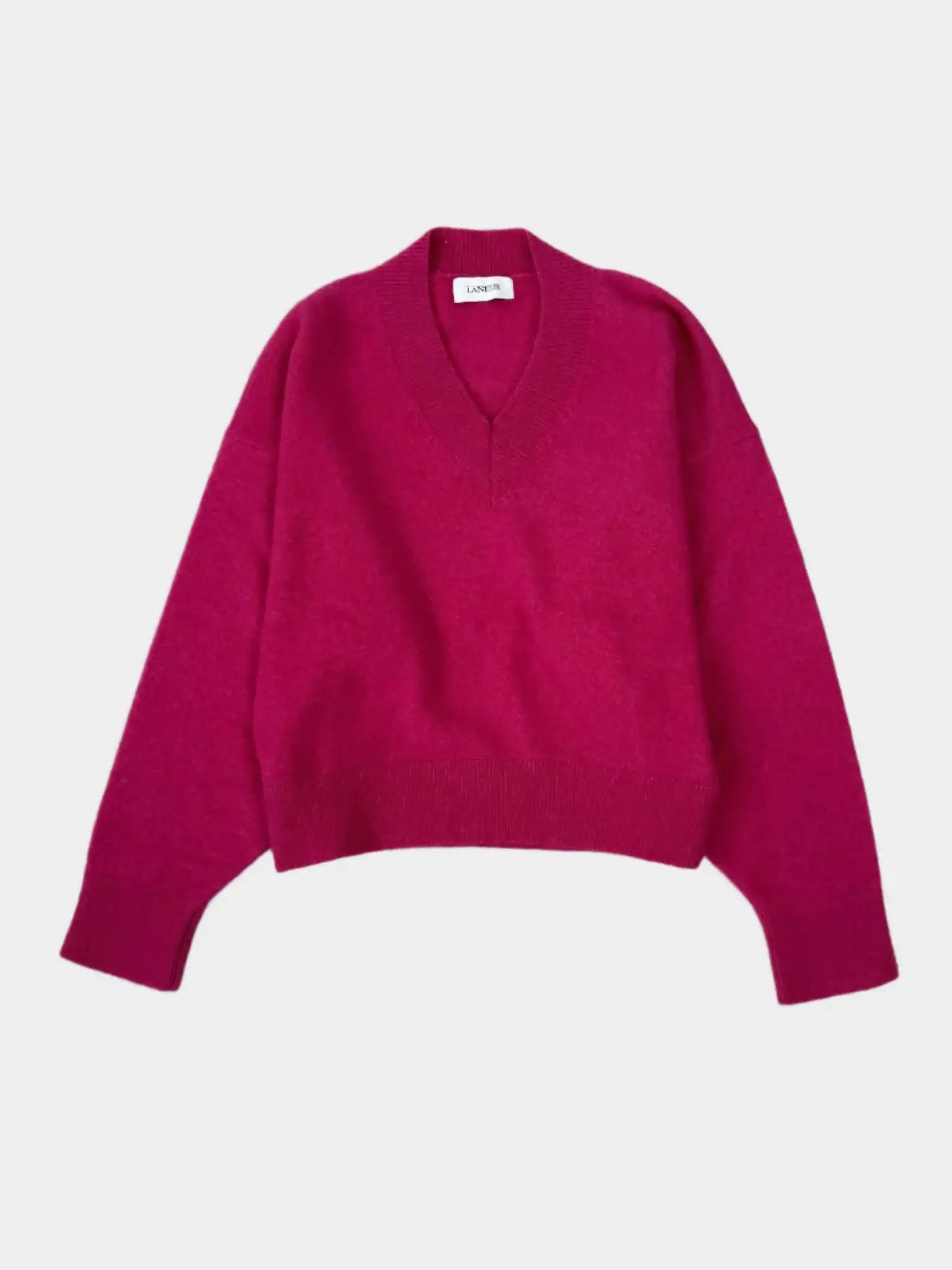 Vista frontale del maglione Laneus cherry con scollo a V