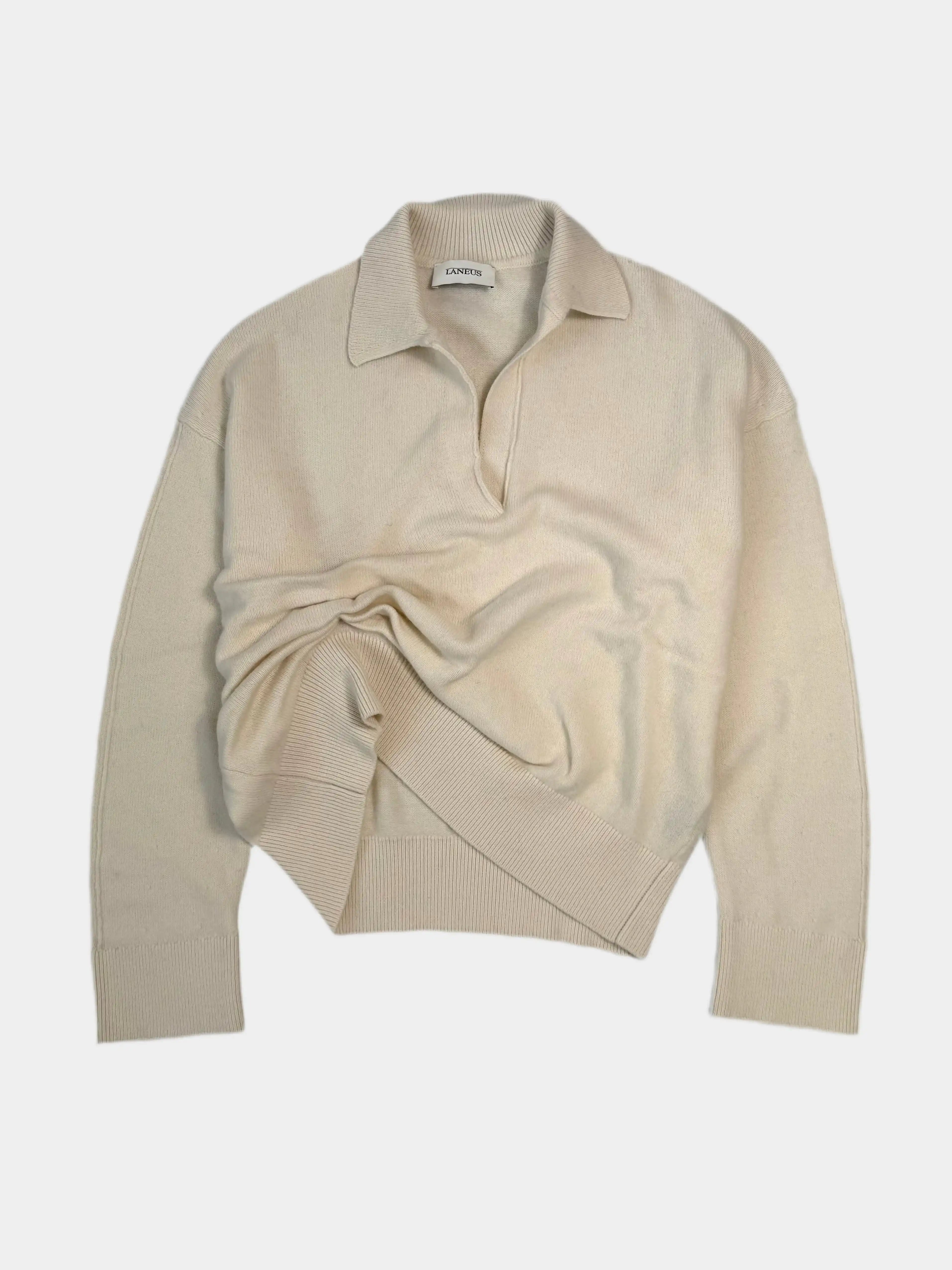 Maglione Laneus color panna in lana con colletto a polo e finiture a costine