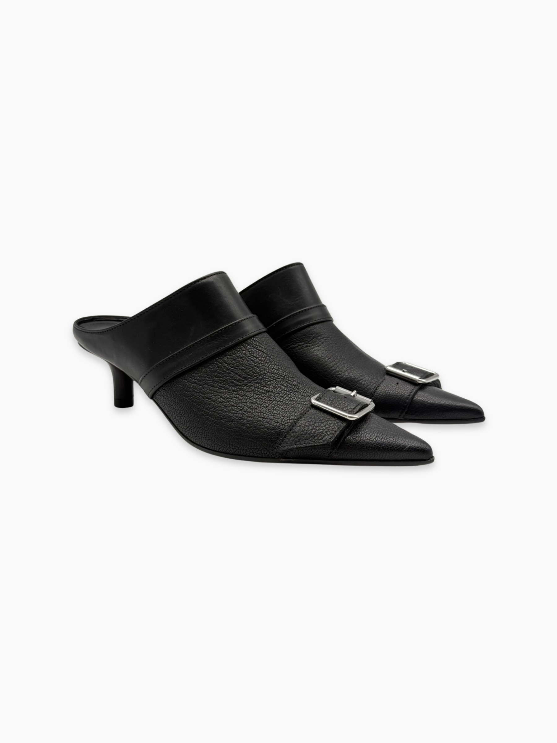 Mules Maison Margiela in pelle nera con fibbia e tacco kitten viste laterali