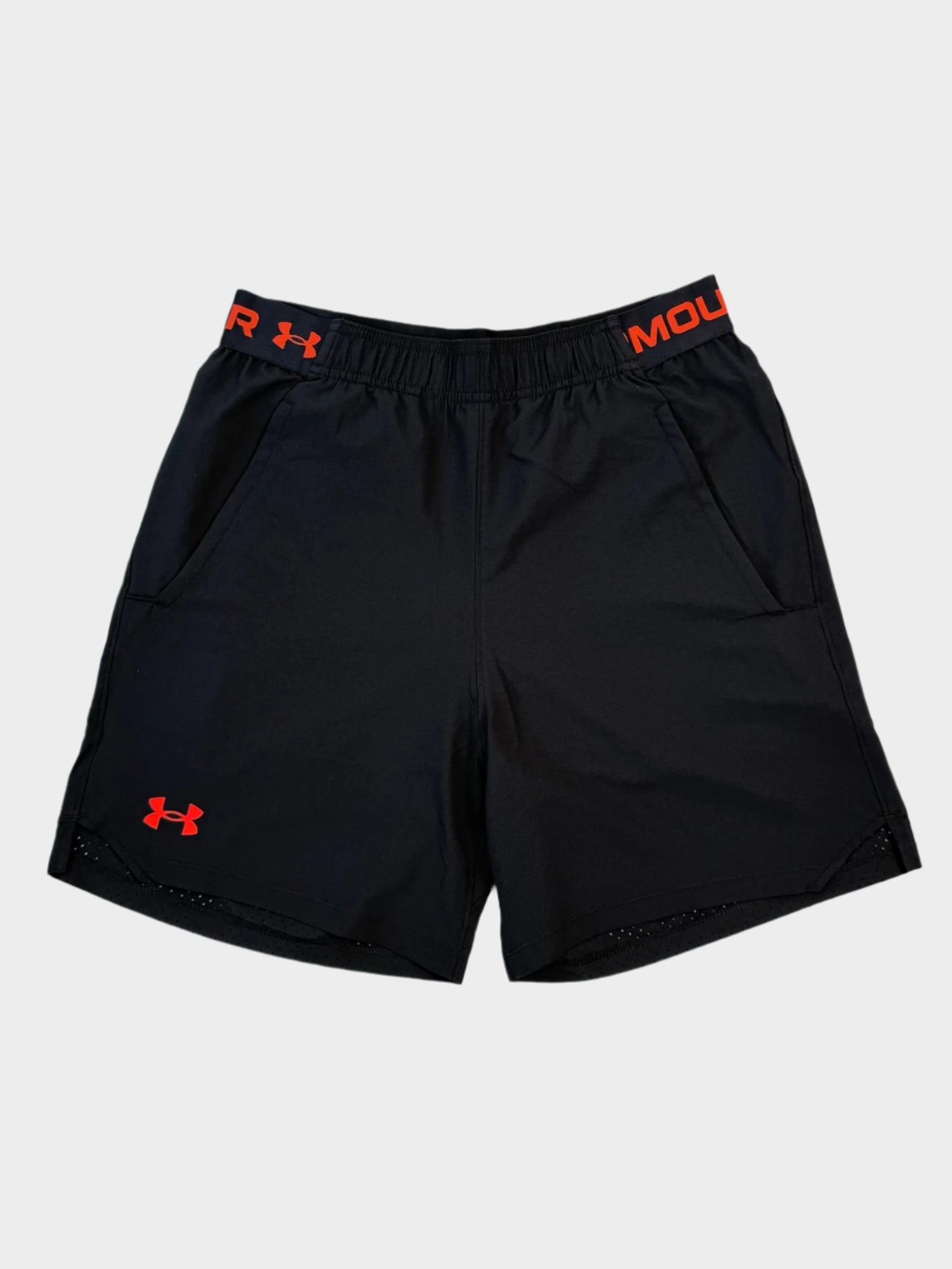 Pantaloncini tecnici Under Armour Vanish Woven neri con dettagli arancioni vista frontale