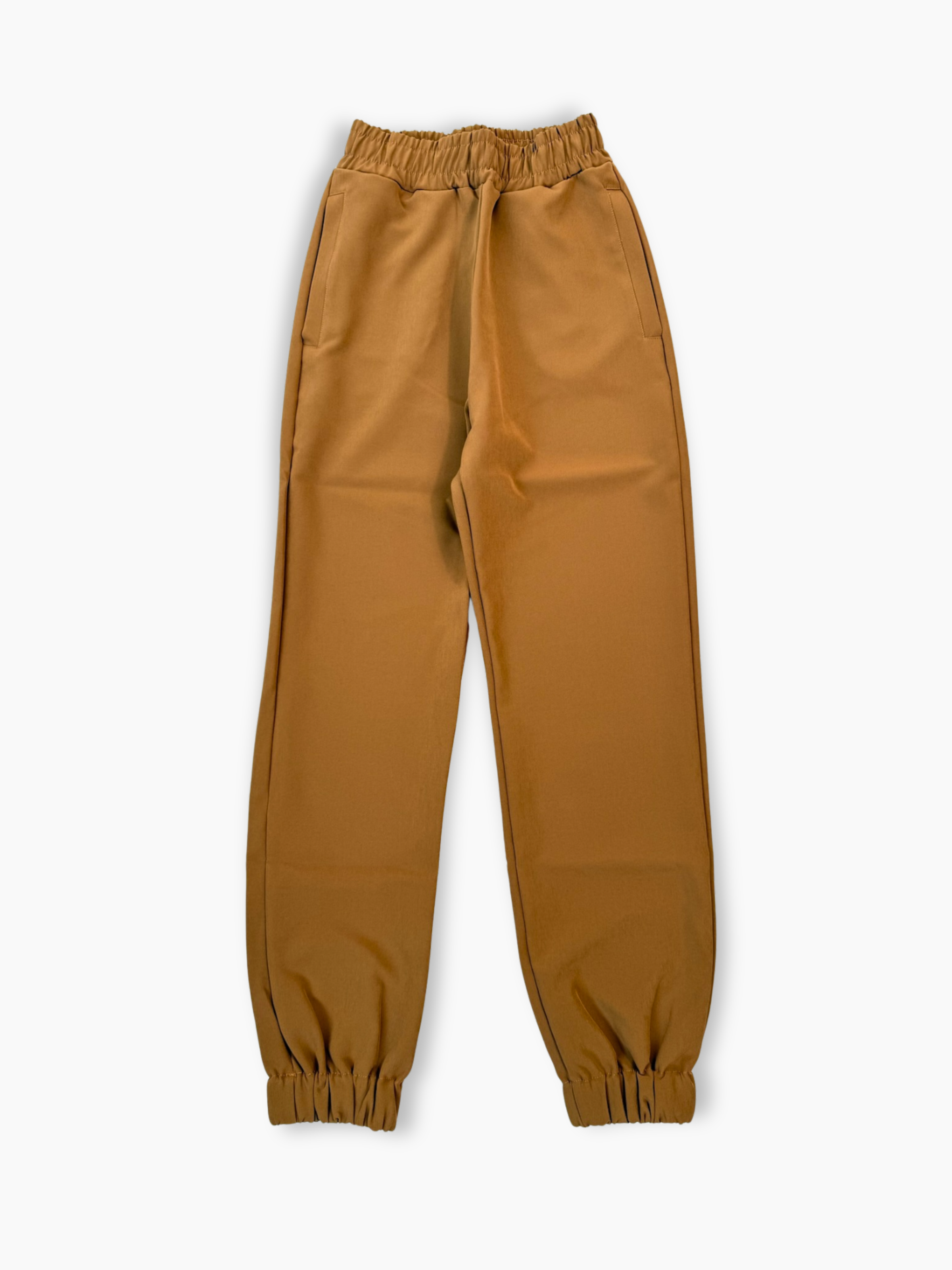 Pantalone lungo cammello in tessuto tecnico con fondo elasticizzato
