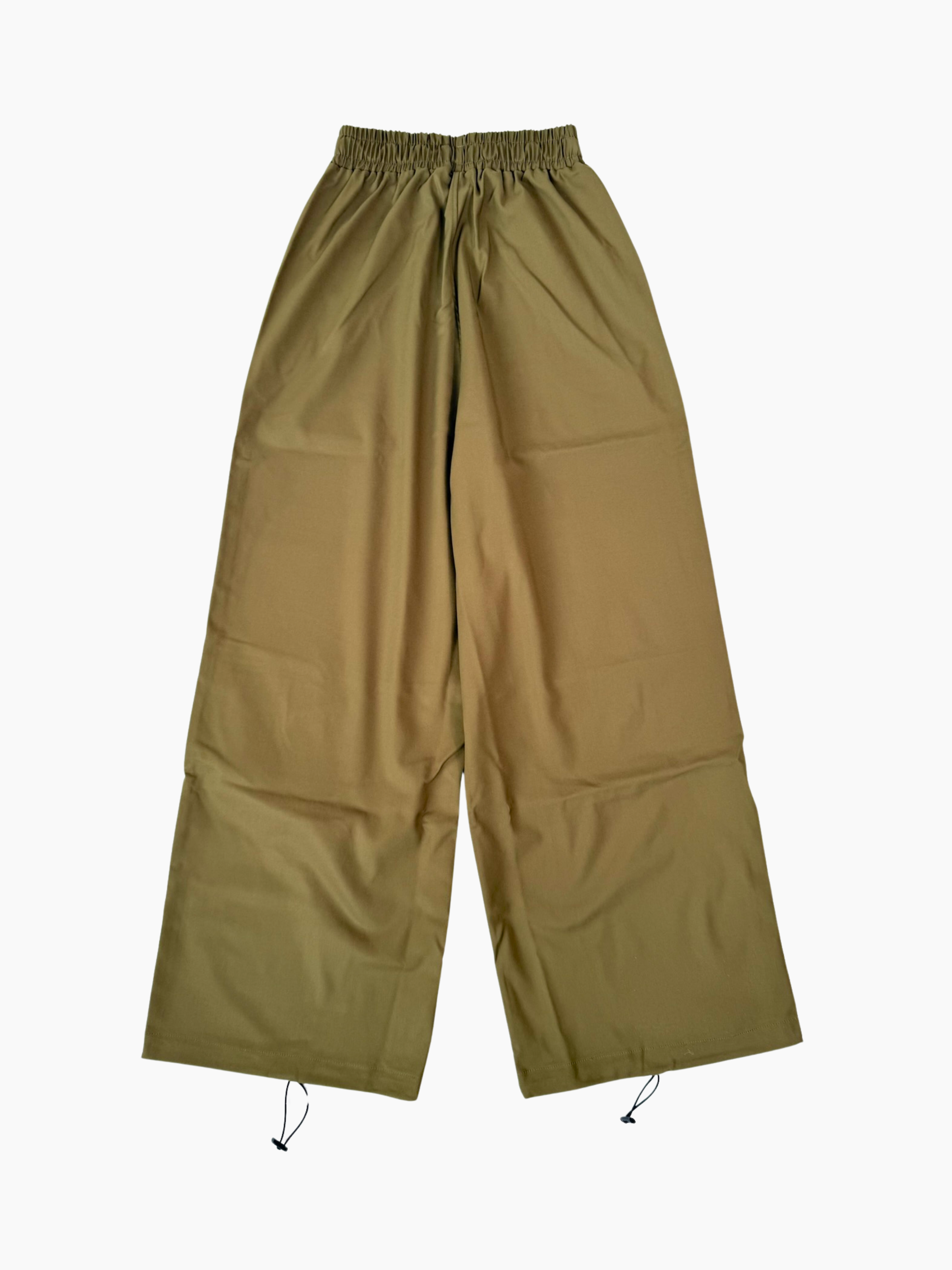 Pantalone verde Hinnominate in felpa con fondo stretto ed elastico alla caviglia