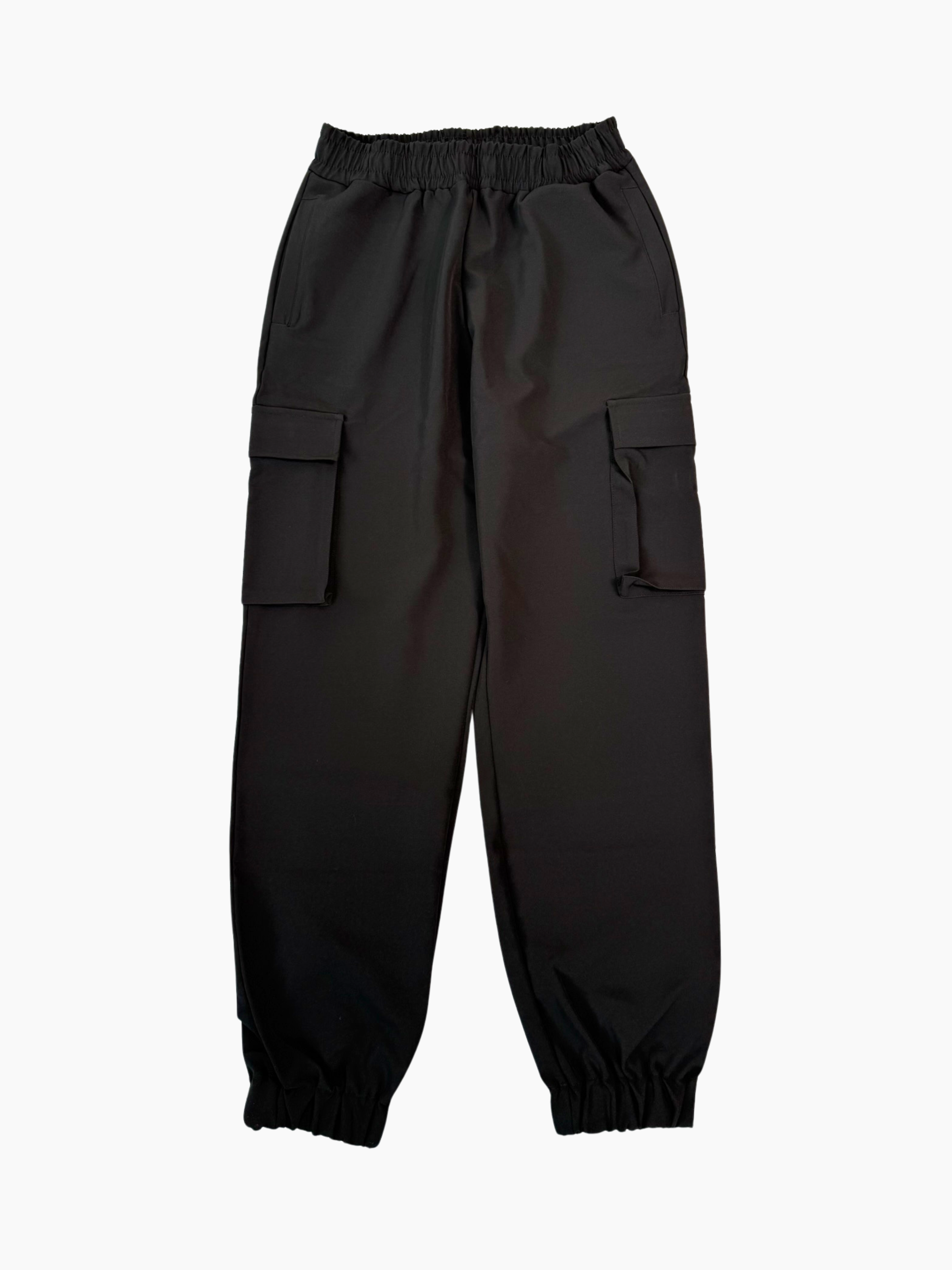 Pantaloni neri Hinnominate in tessuto tecnico visti da dietro