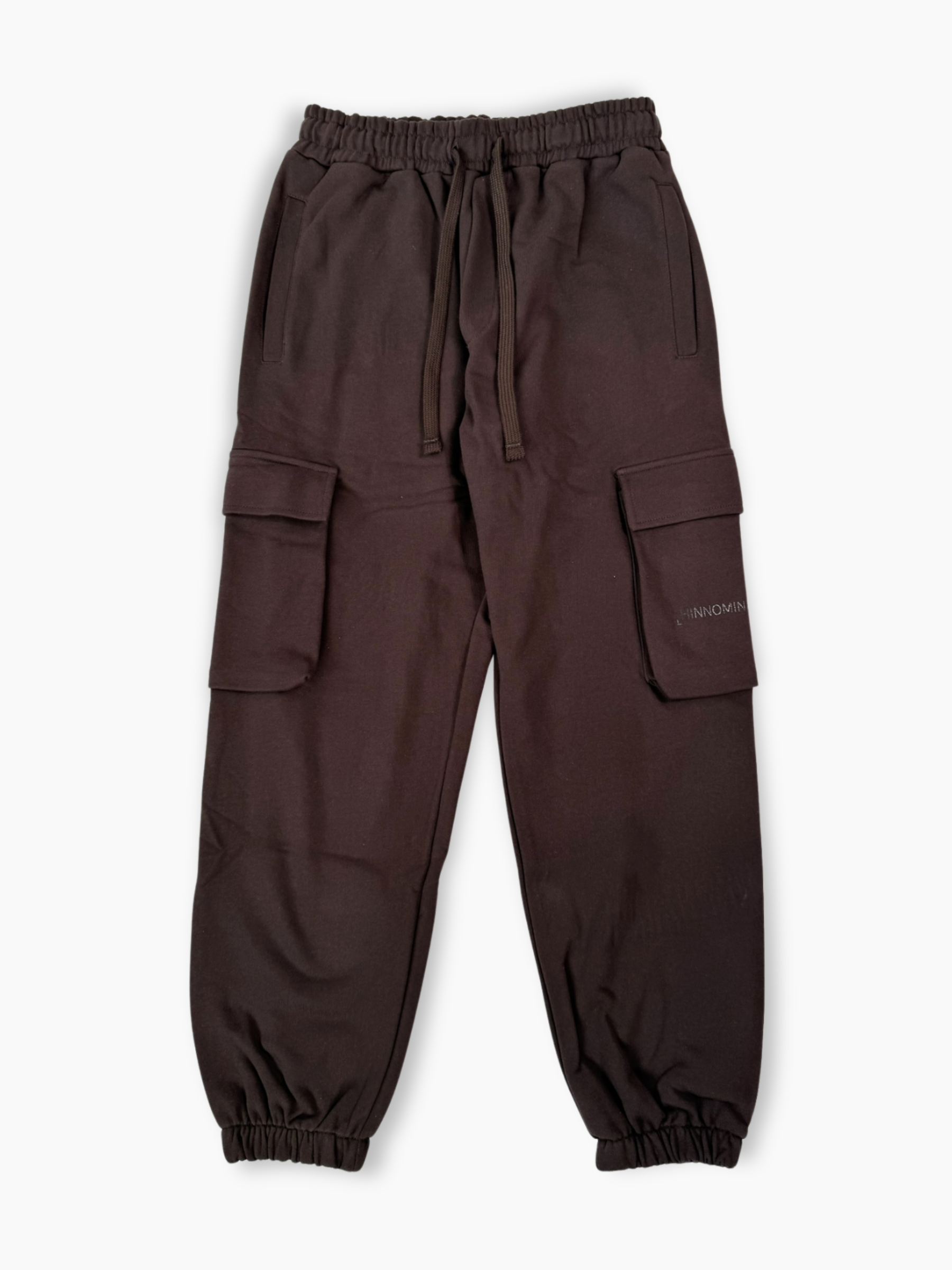 Pantaloni cargo Hinnominate in felpa marrone scuro con tasconi e stampa tono su tono