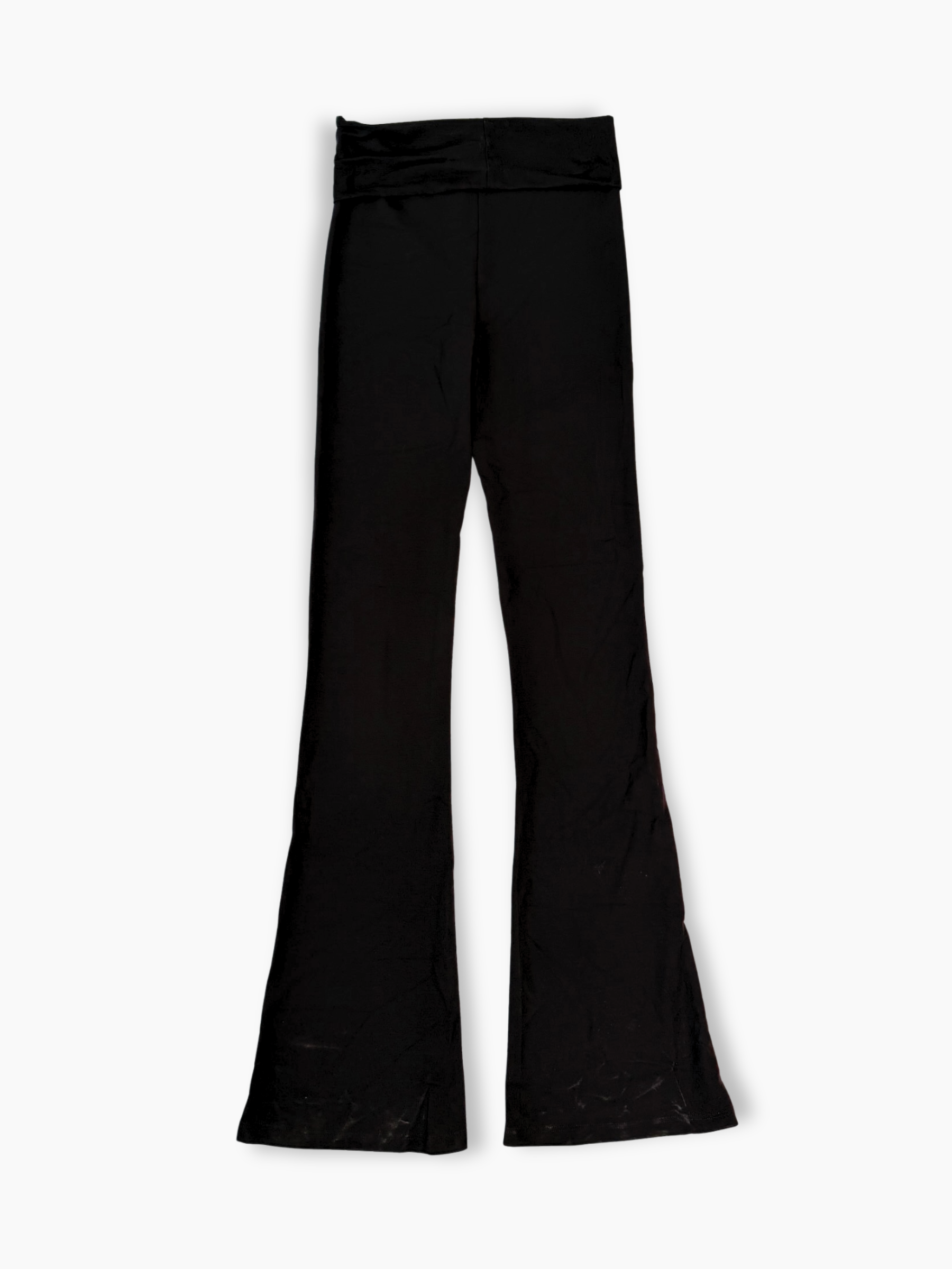 Dettaglio fascia in vita dei pantaloni neri Hinnominate