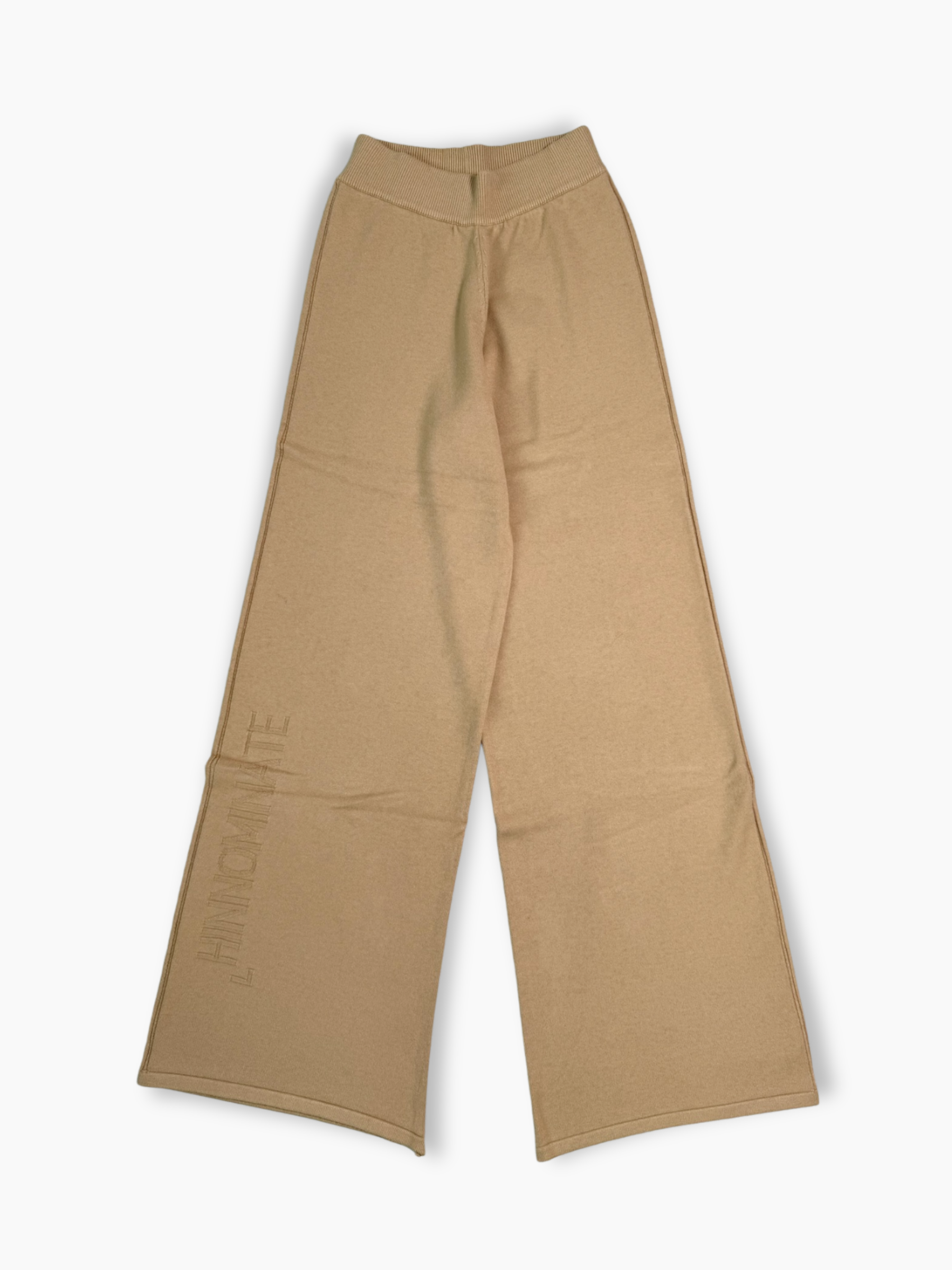 Pantaloni a palazzo in maglia nocciola con logo tono su tono ricamato sulla gamba