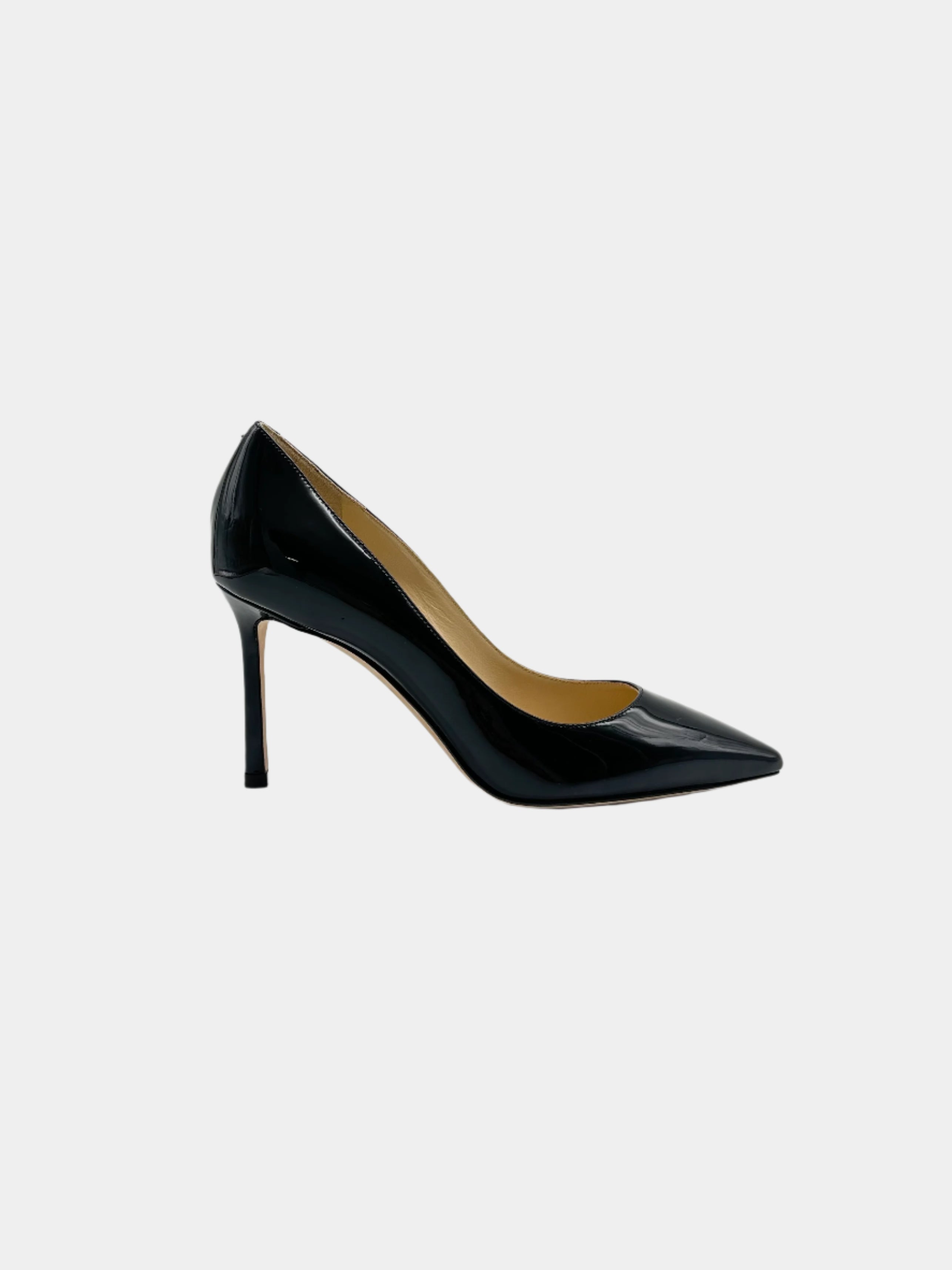 Patent Leather Pumps con punta affusolata, pelle verniciata e tacco a stiletto da 8 cm.