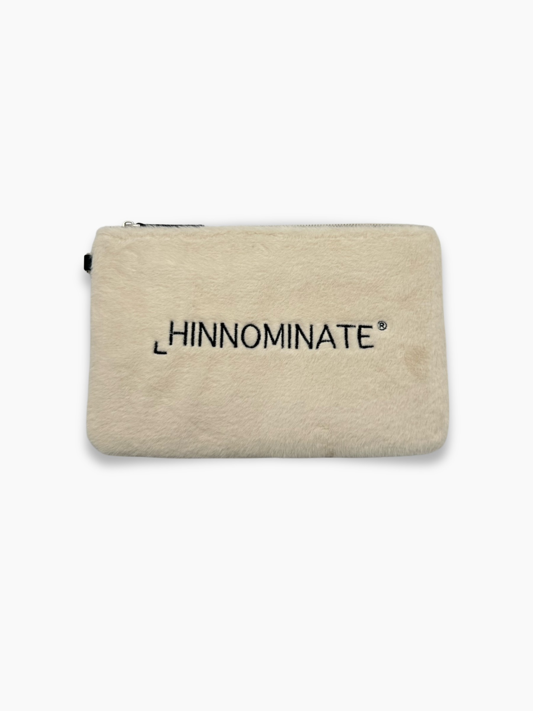 Pochette off white in eco pelliccia con logo ricamato vista frontale
