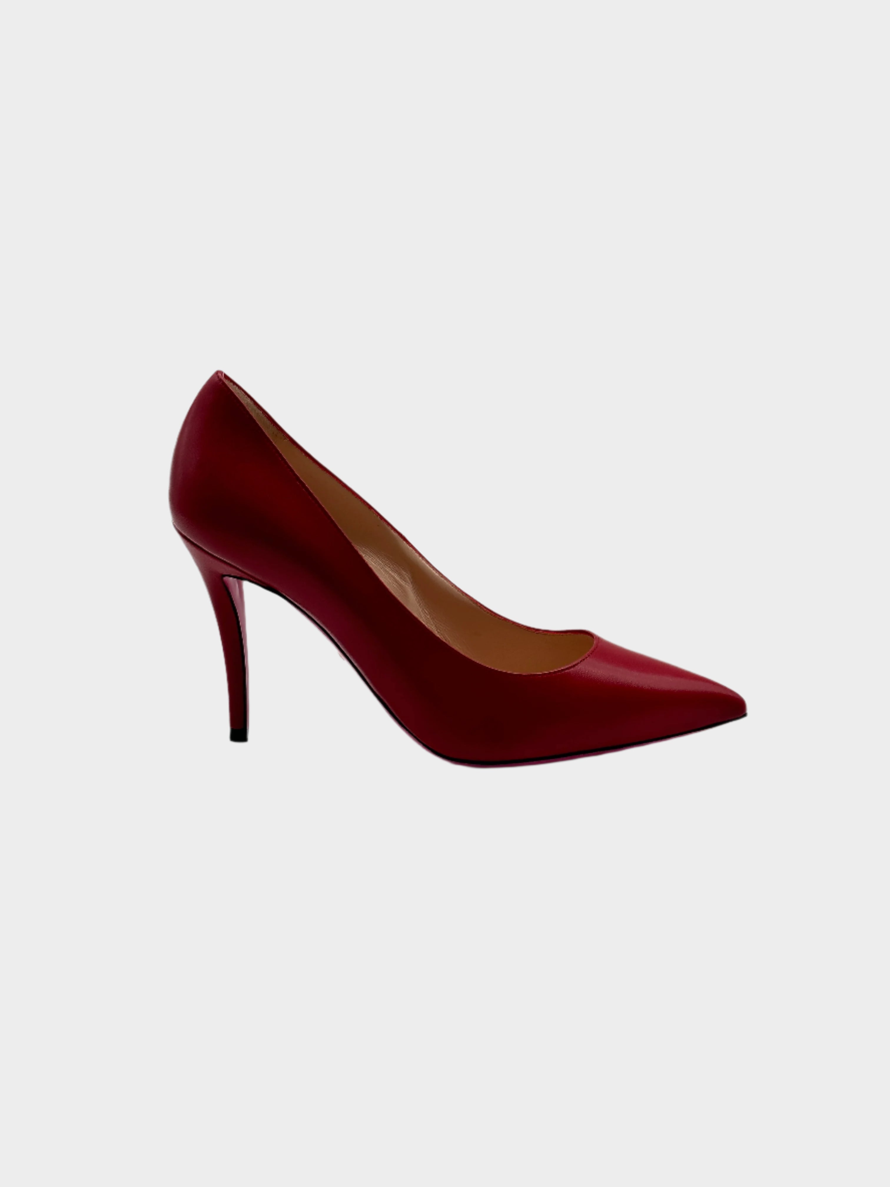 Red Décolleté in pelle con punta affusolata, suola rosa e tacco a stiletto da 9 cm.