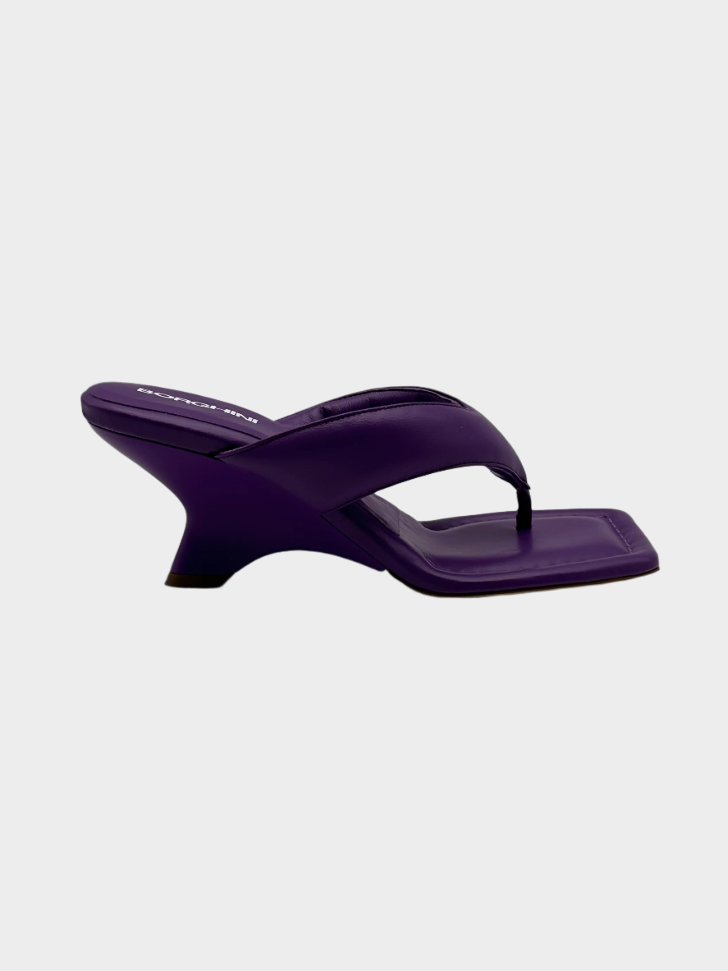 sandali viola infradito, sandali tacco basso donna, sandali design Gia Borghini, scarpe pelle made in Italy, sandali estate eleganti