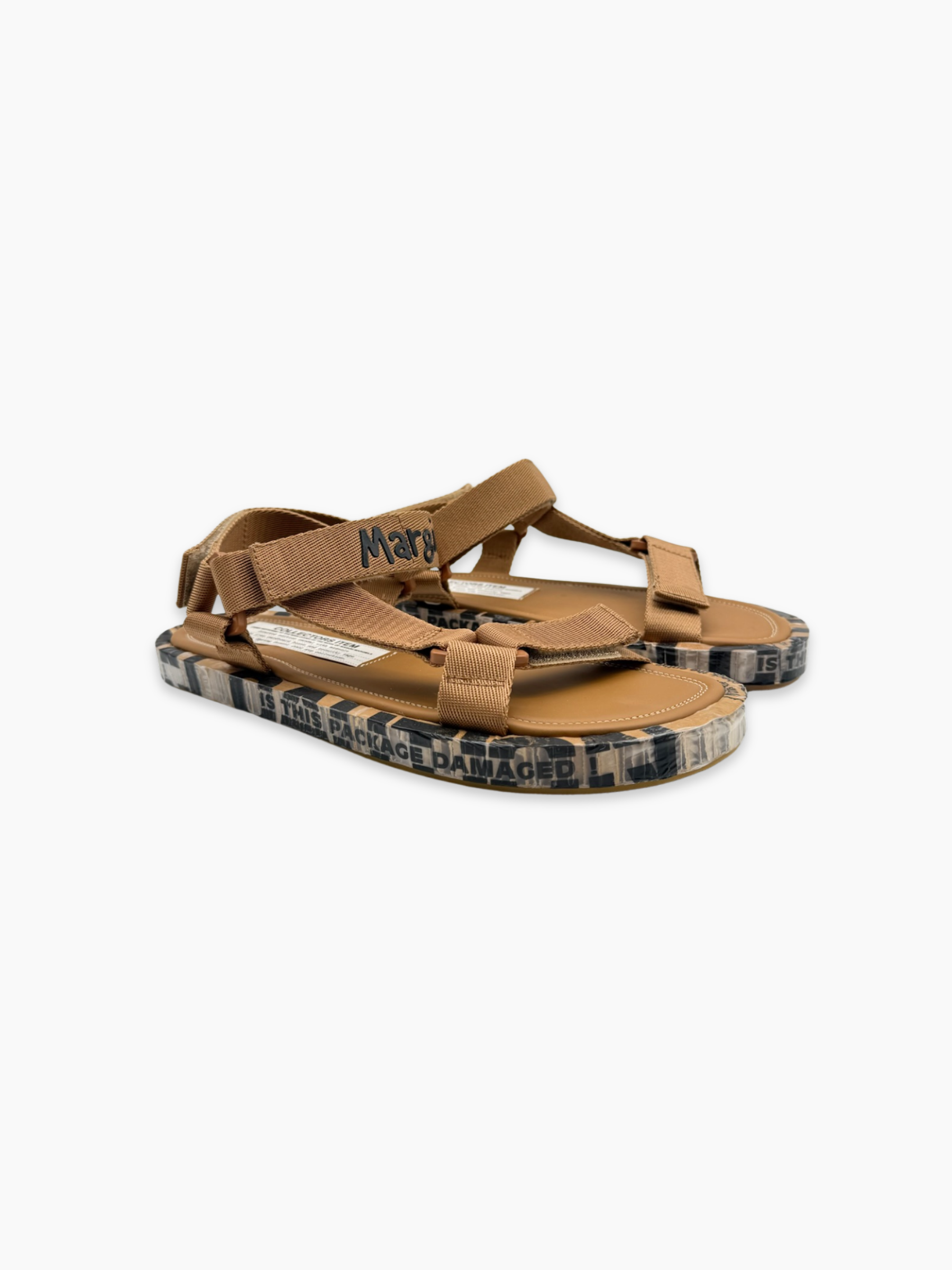 Sandali Maison Margiela marroni con cinturini in velcro e suola stampata con scritta