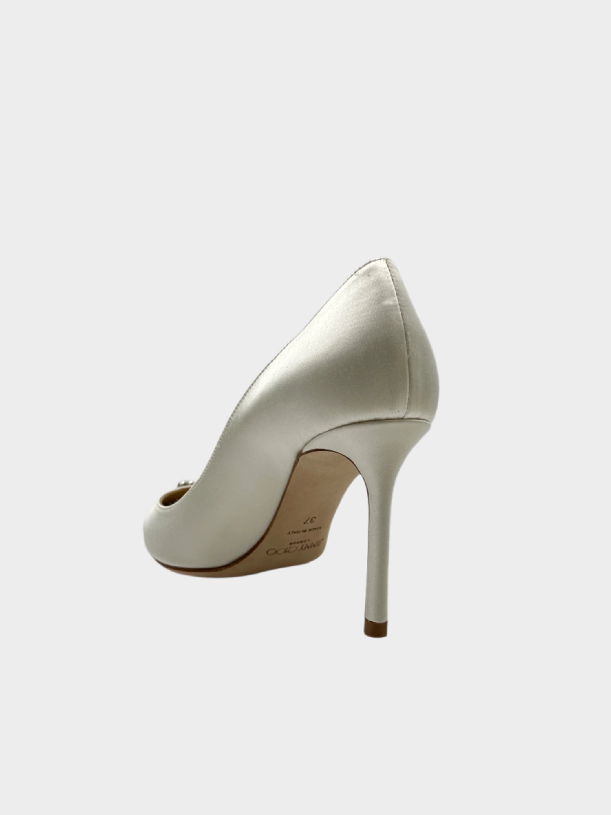 Satin Crystals Pumps in satin con punta affusolata, buckle con cristalli e tacco a stiletto da 8 cm.