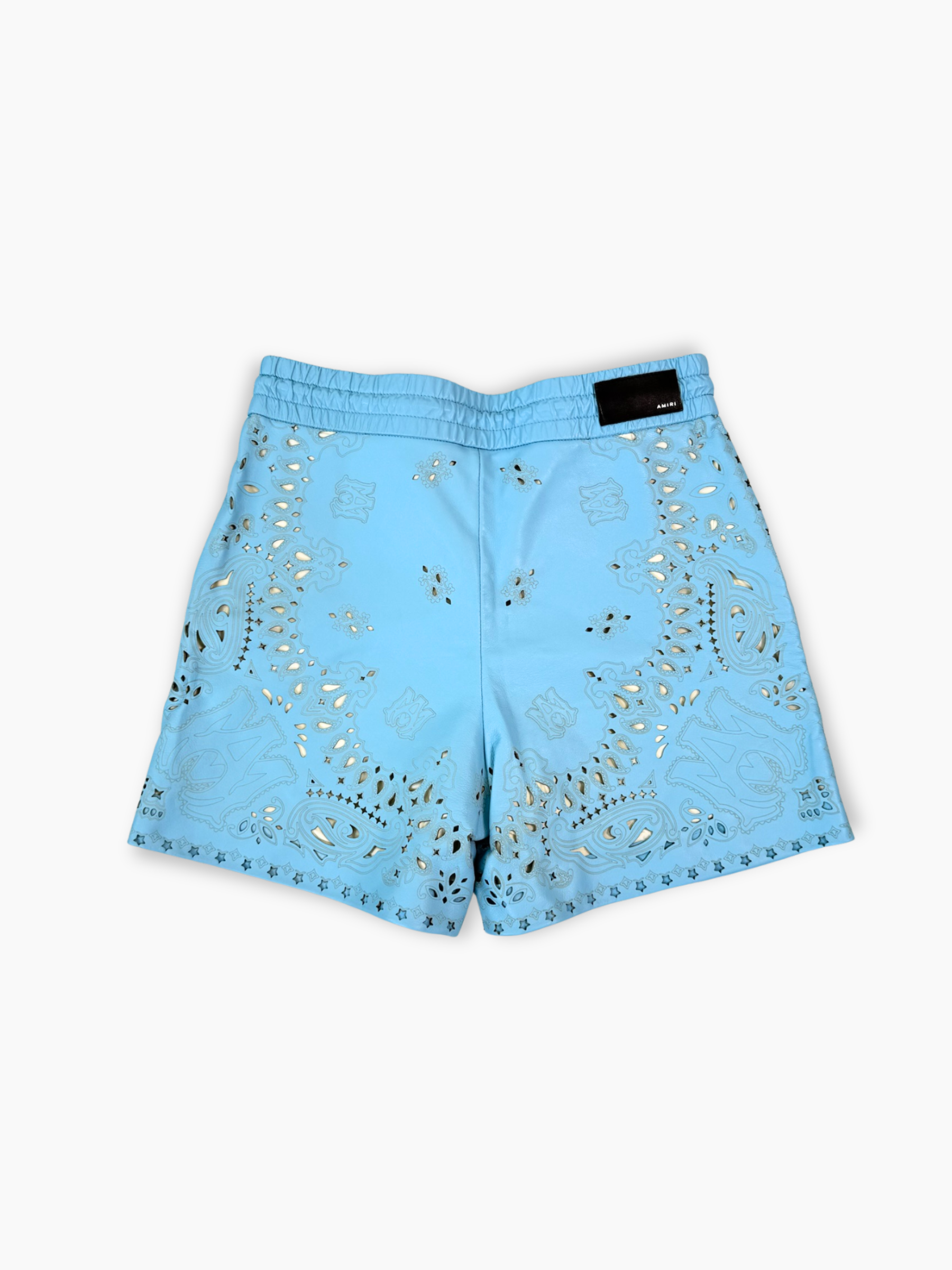Shorts azzurri Amiri in pelle ovina con motivo bandana e borchie decorative
