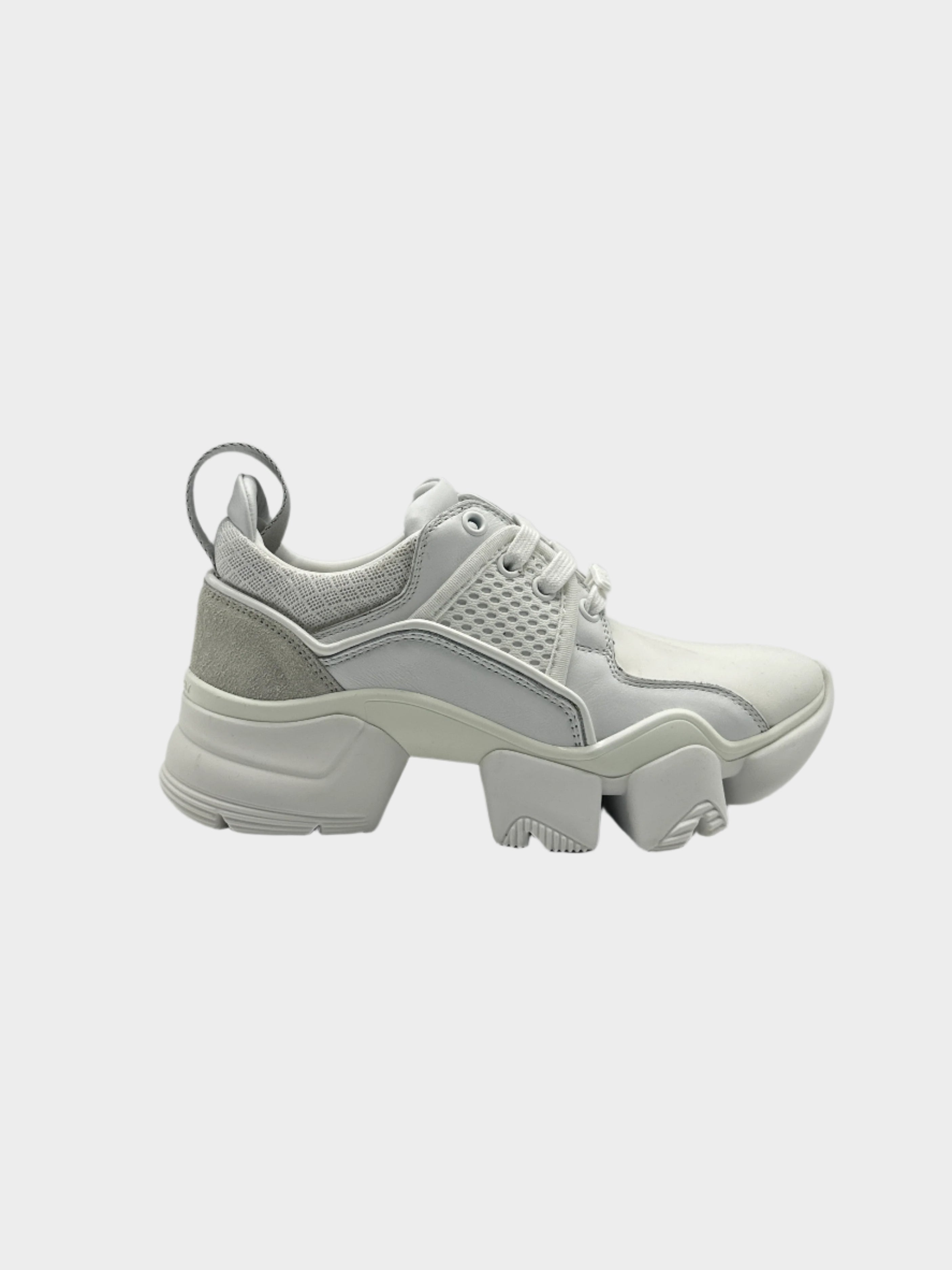 sneaker bassa Givenchy, jaw bianca, scarpa futuristica donna, suola scultorea, sneakers luxury

