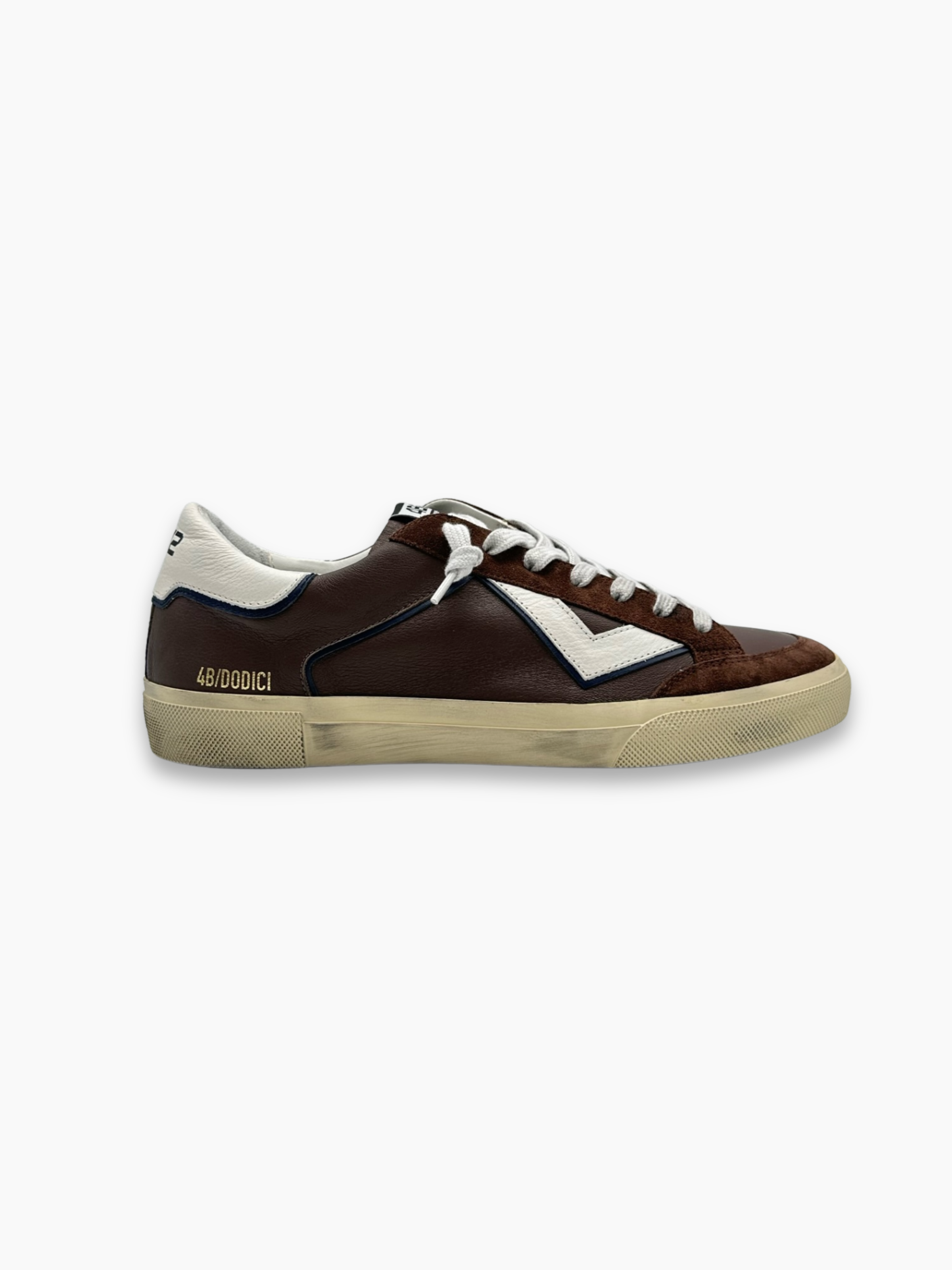 Sneakers retrò 4B12 in pelle e camoscio marrone con dettagli bianchi vista frontale