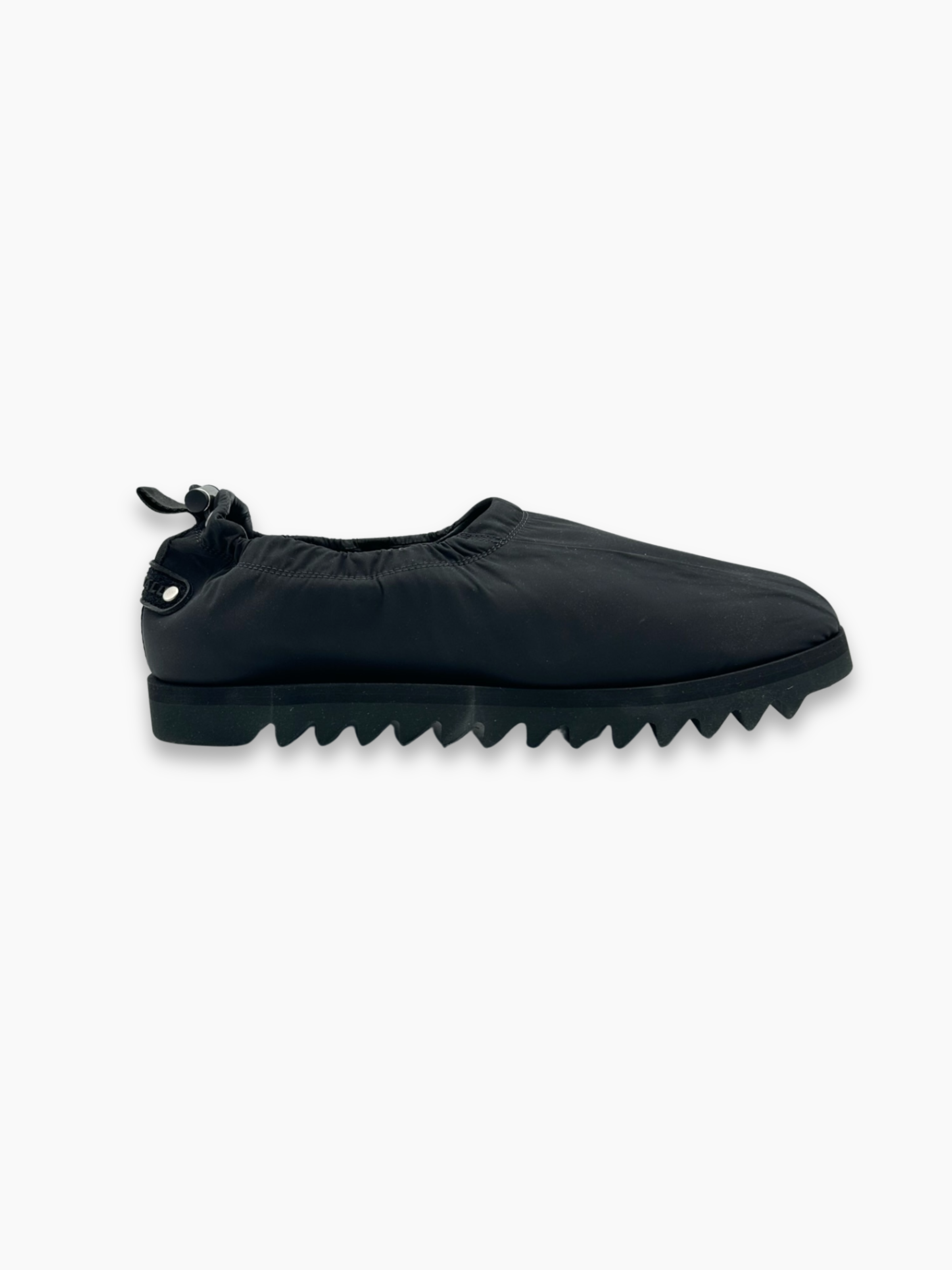 Sneakers nere A Cold Wall Studio Moc con suola dentellata e fibbia sul tallone
