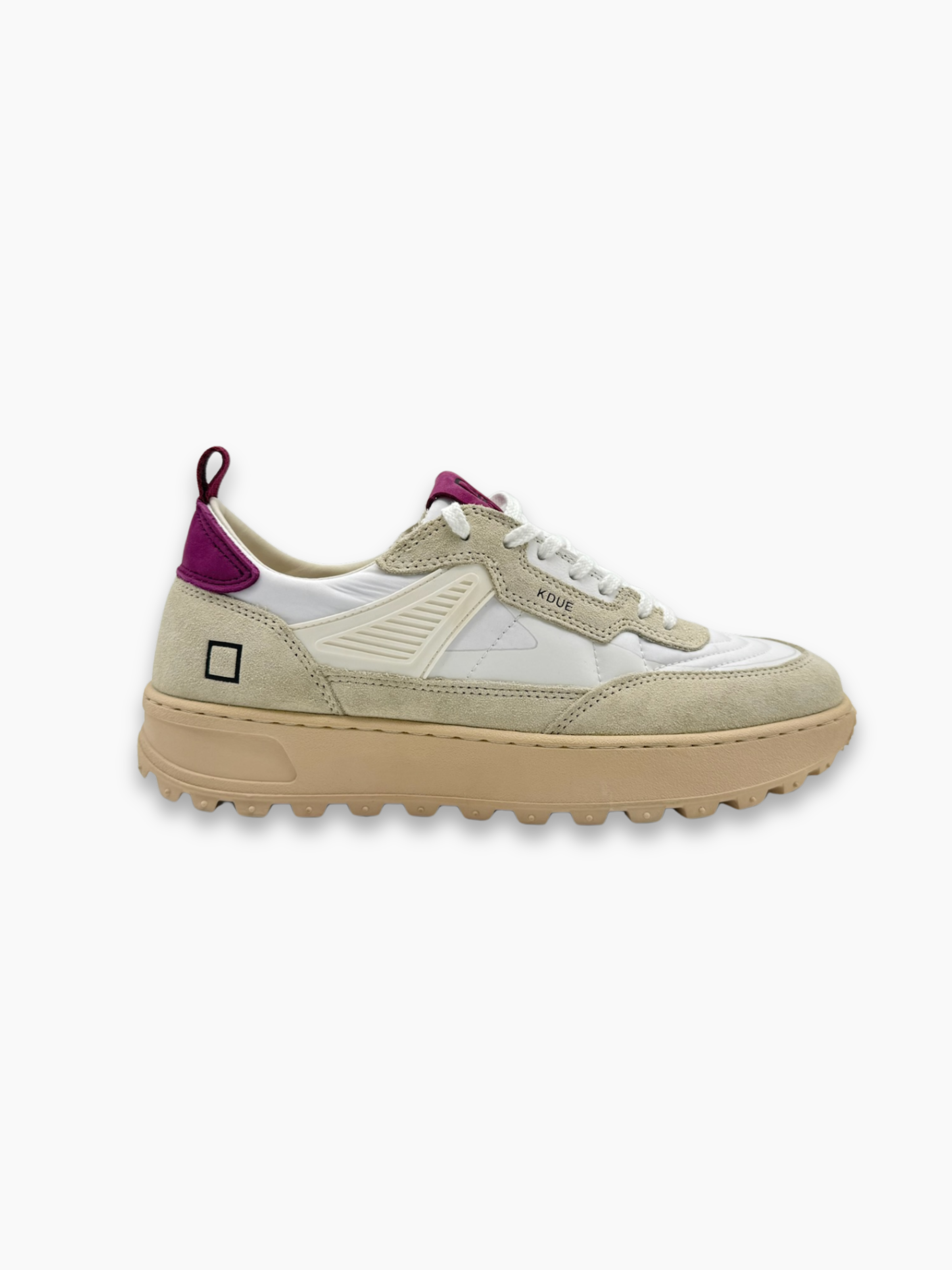 Sneakers bianche in suede e pelle con dettagli bordeaux e suola running D.A.T.E. vista laterale