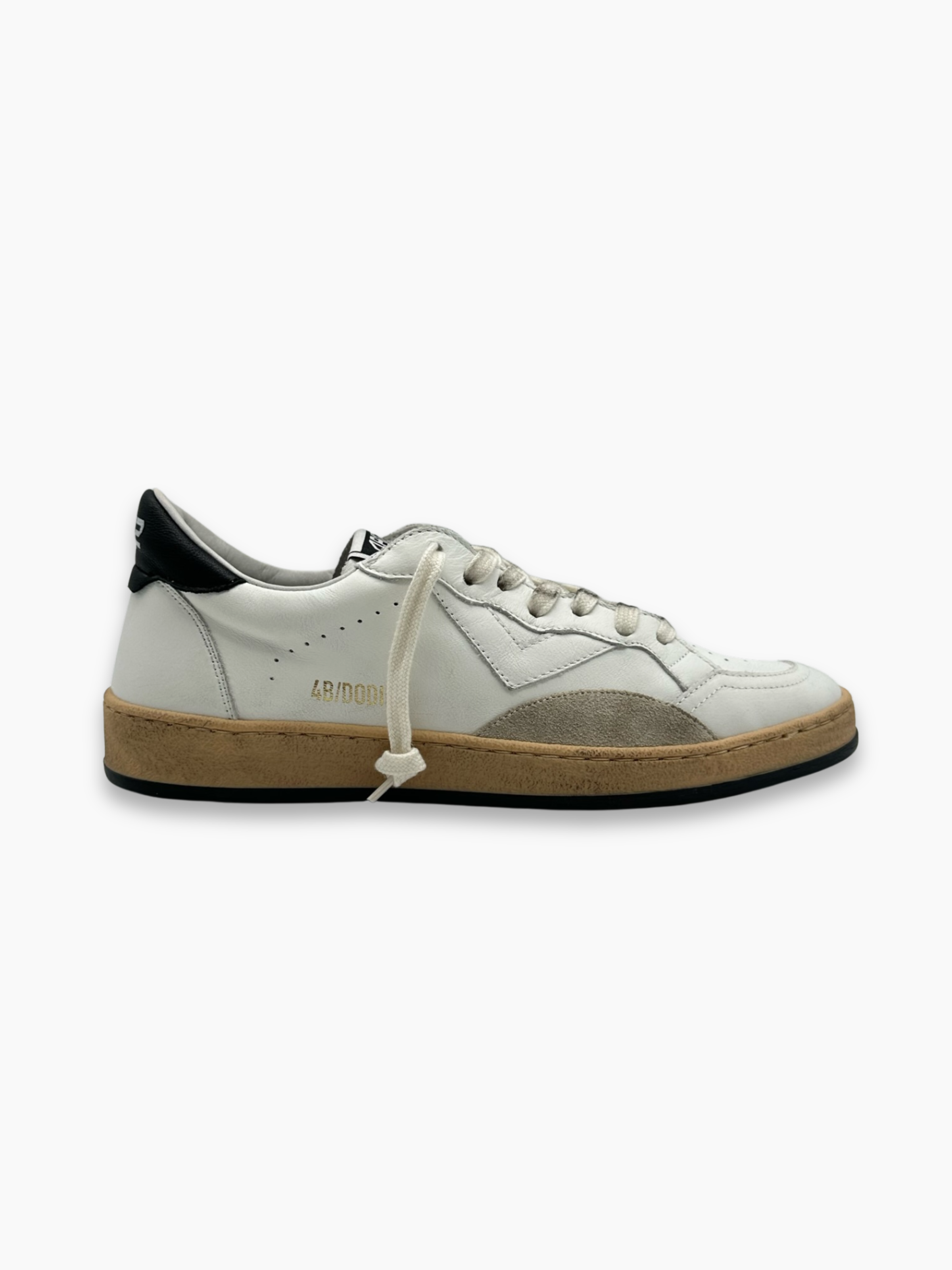 Sneakers bianche 4B12 Playnew con dettagli neri vista laterale