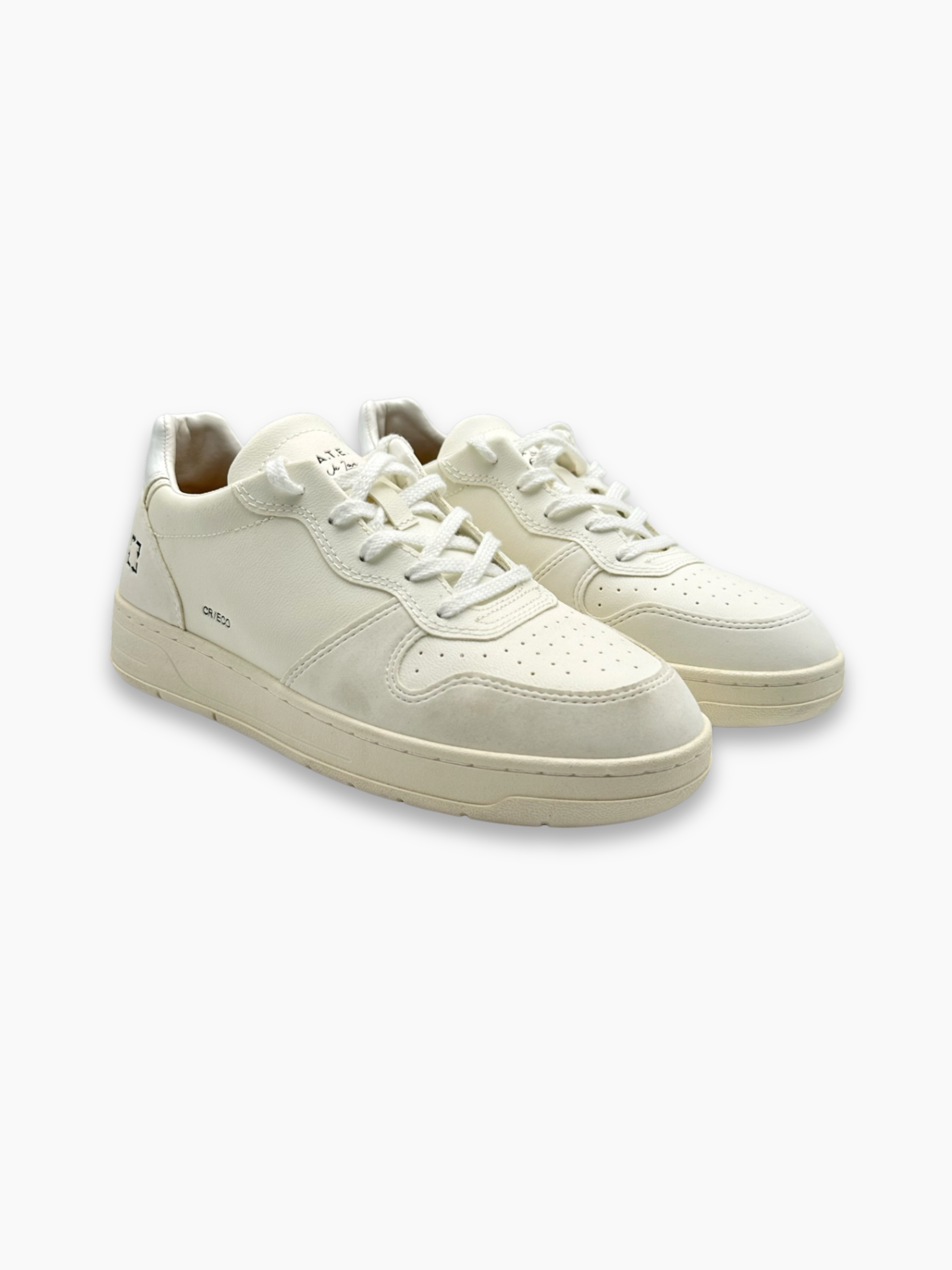 Sneakers bianche eco vegan D.A.T.E. con suola in gomma viste frontali