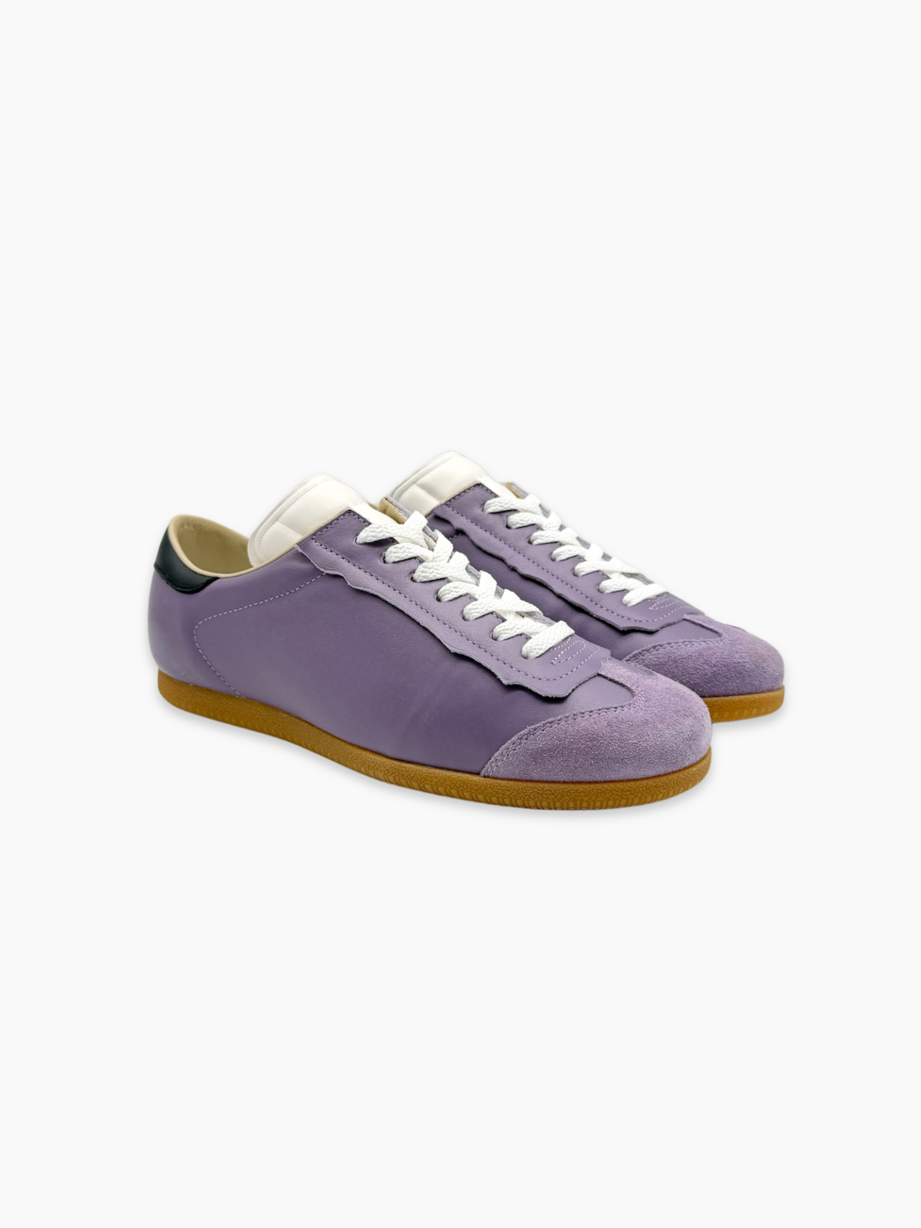 Sneakers Maison Margiela lilla in pelle e suede con tallone verde viste laterali