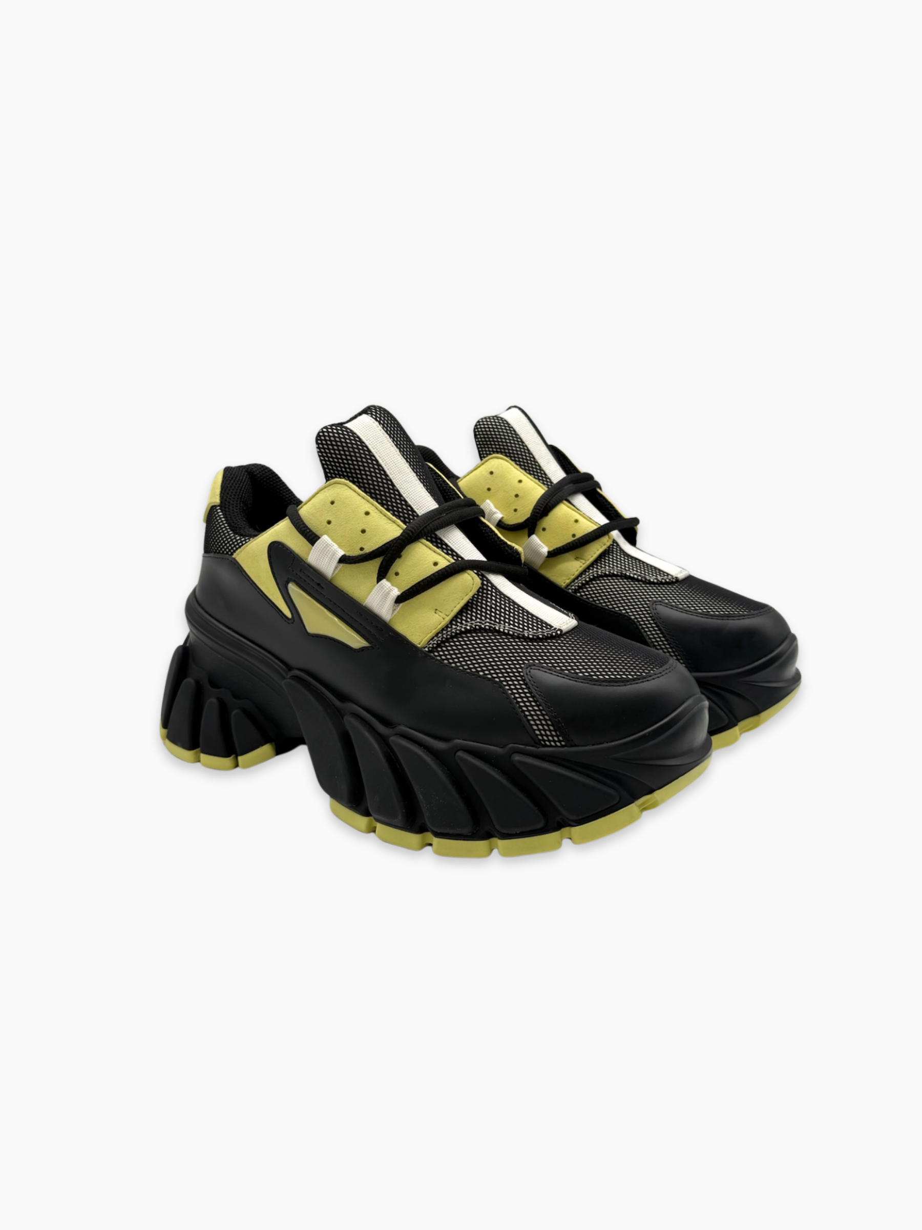 Sneakers Maison Margiela nere con suola chunky e dettagli giallo fluo viste laterali