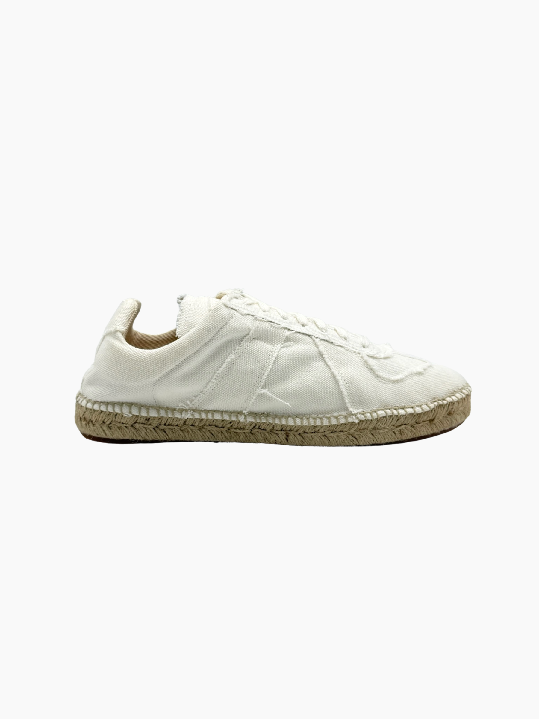 Sneakers Maison Margiela in tela bianca con suola in corda viste laterali