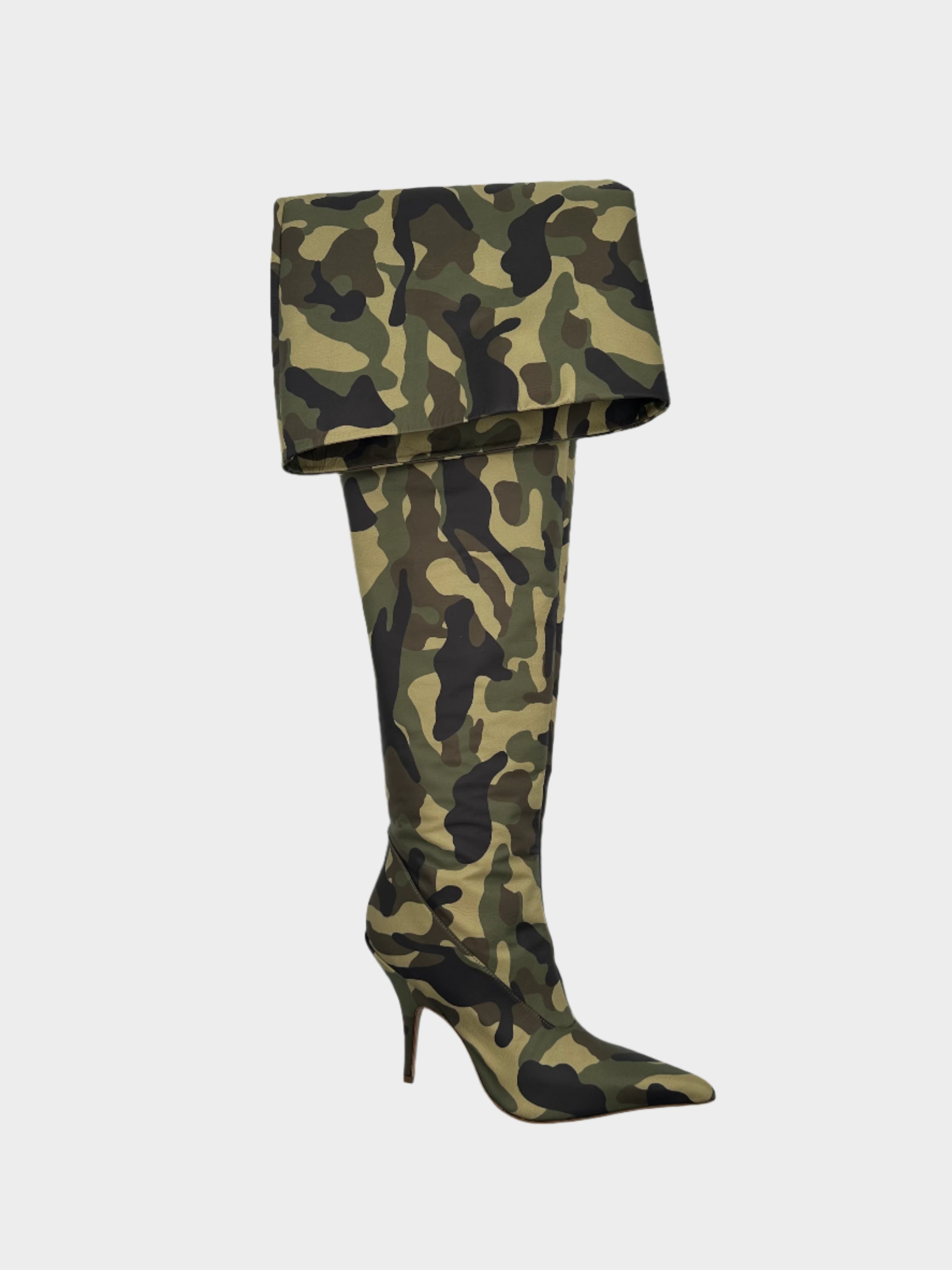 stivale overknee camouflage, stivale sopra ginocchio militare, stivali punta camouflage, stivali alti camouflage, stivale camouflage moda, stivale a punta militare, Qlhype

