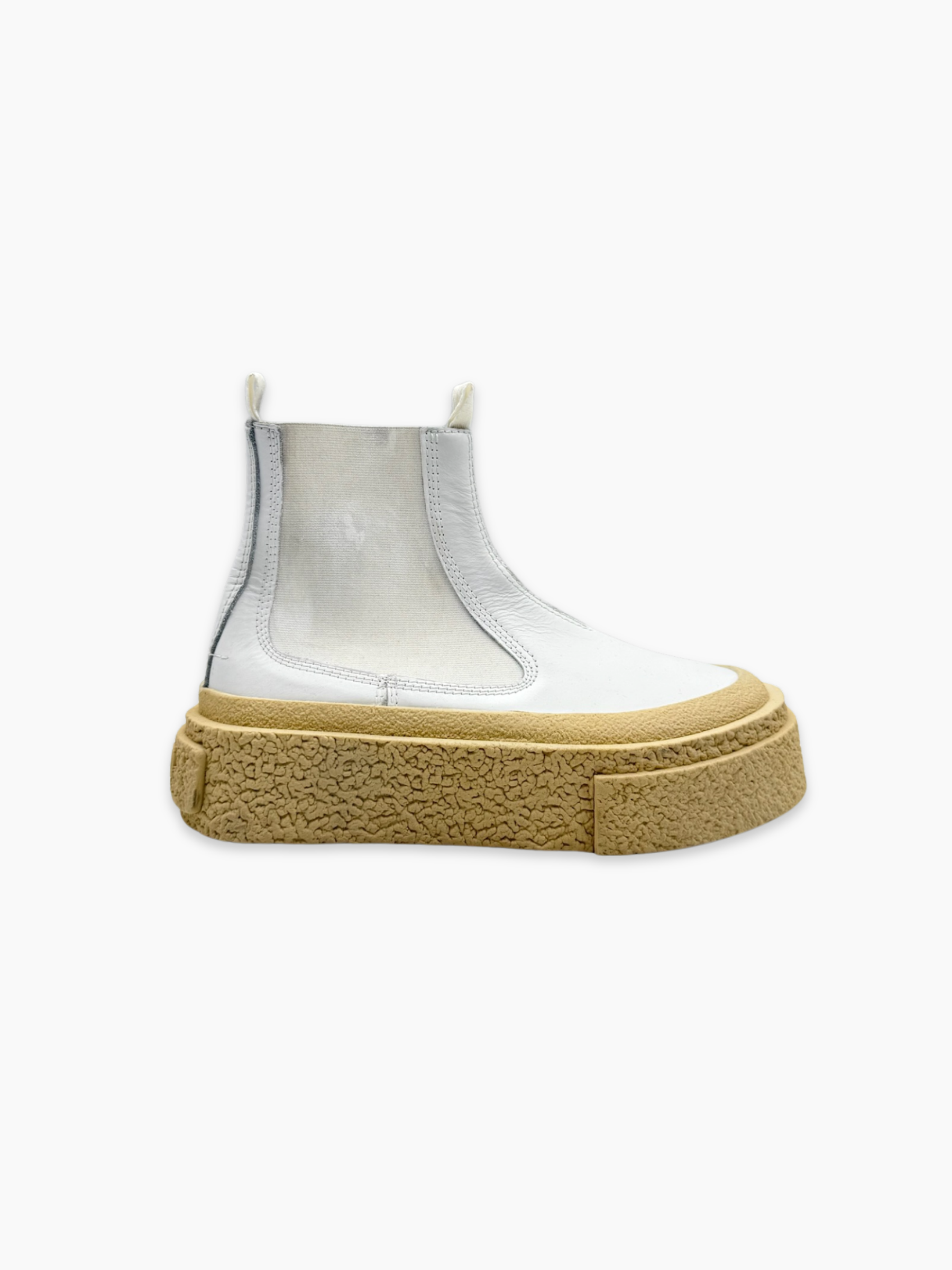 Stivaletti Chelsea Maison Margiela bianchi con suola spessa beige visti di tre quarti