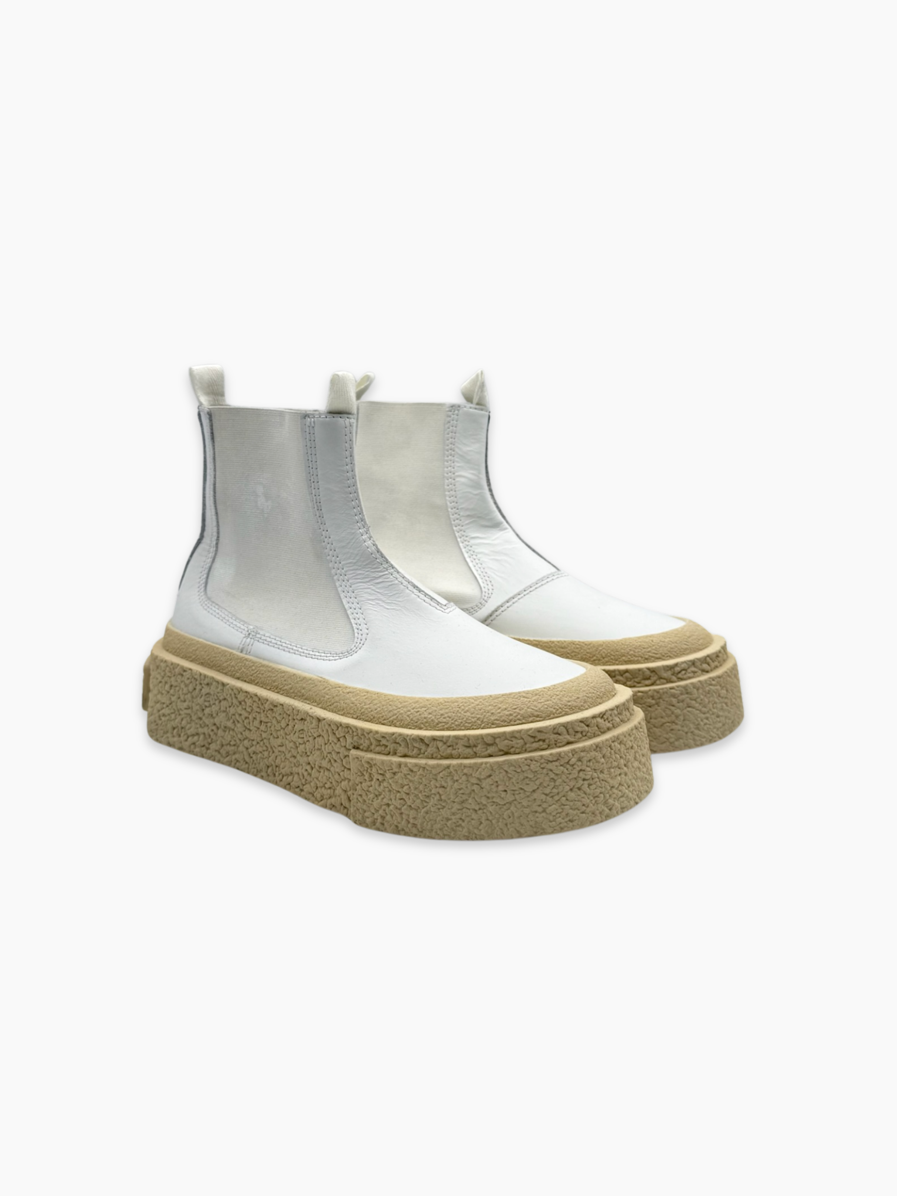 Stivaletti Chelsea Maison Margiela bianchi con suola spessa beige visti di tre quarti