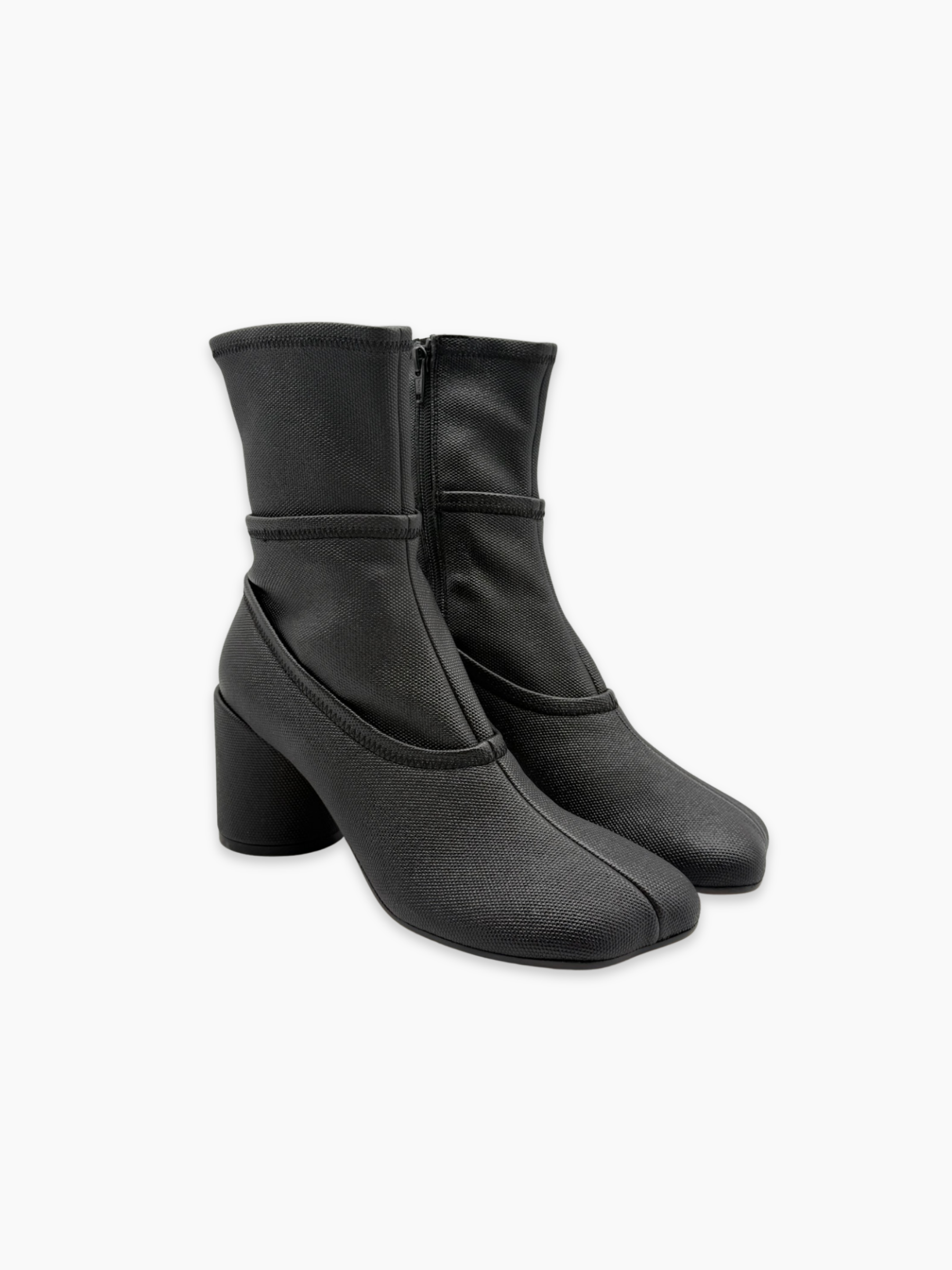 Stivaletti Maison Margiela in tessuto nero con punta separata e tacco visti laterali
