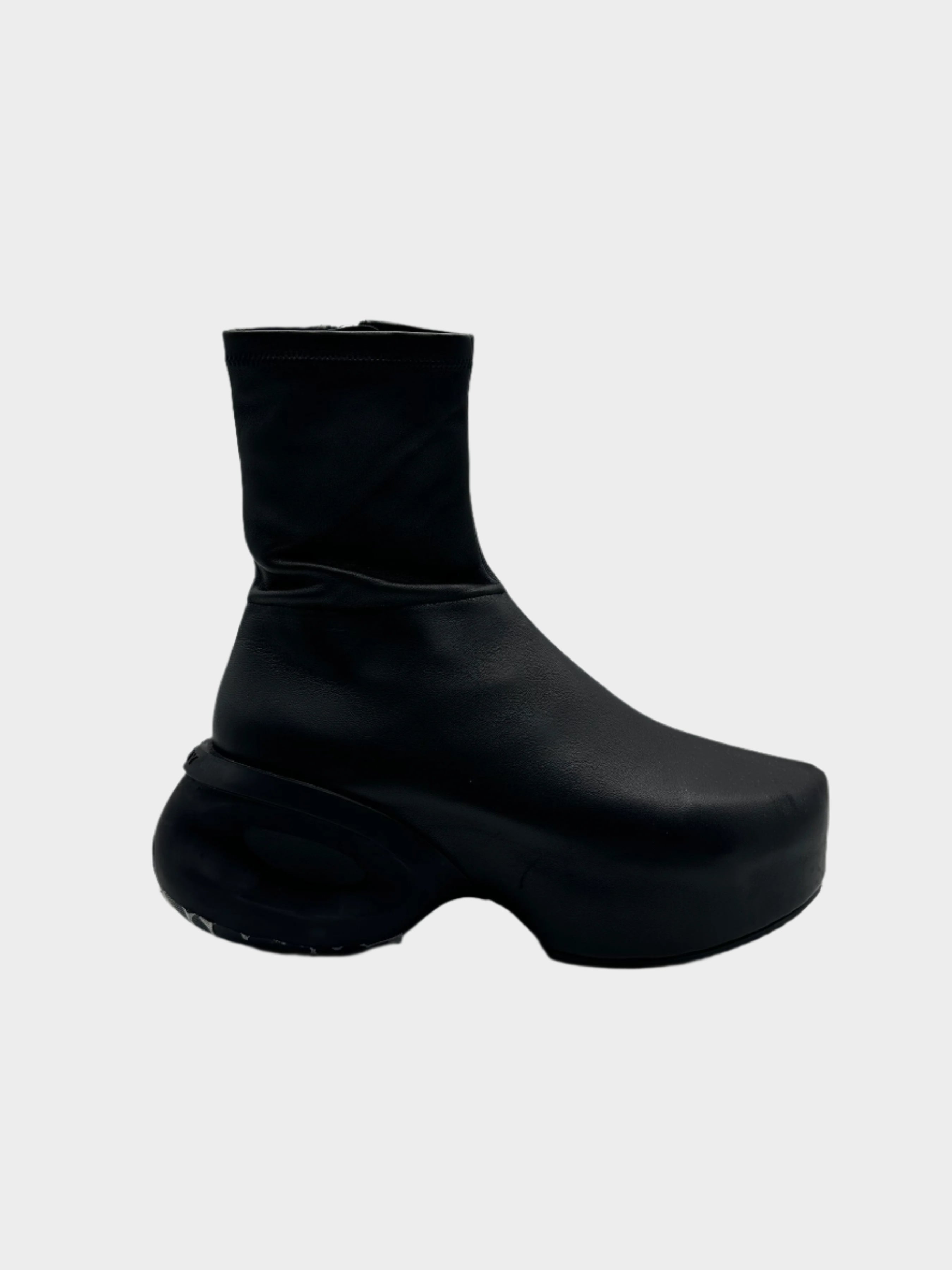 stivali pelle nera, Givenchy boots, stivali flat donna, stivali con zip, scarpe in pelle agnello, made in Italy

