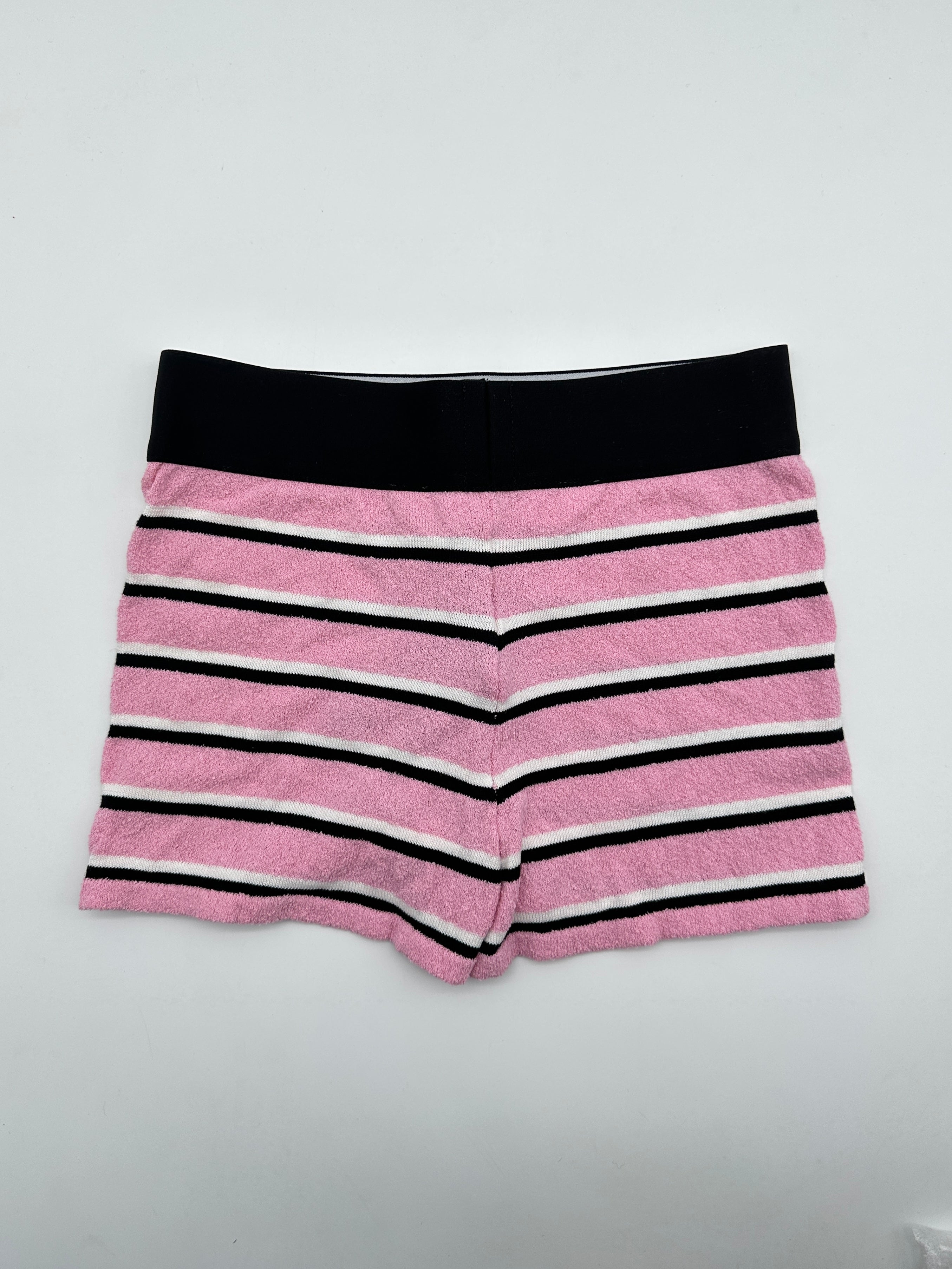 Stripped Knitted Shorts con righe bianche e nere, vita elasticizzata con logo, in cotone e poliammide.