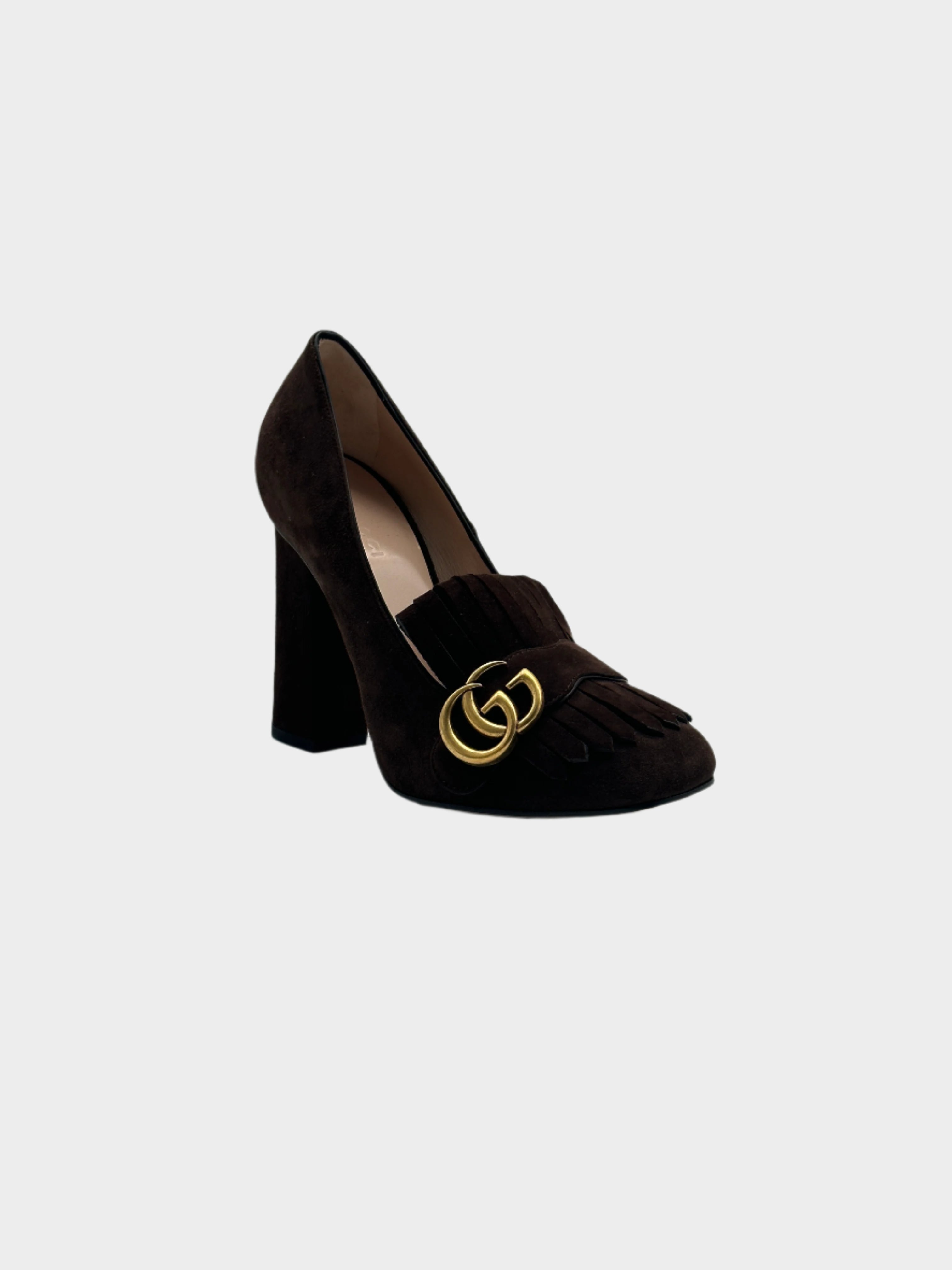 Suede Marmont Heels in pelle scamosciata con punta squadrata, frange, logo metallico e tacco a blocco da 10 cm.