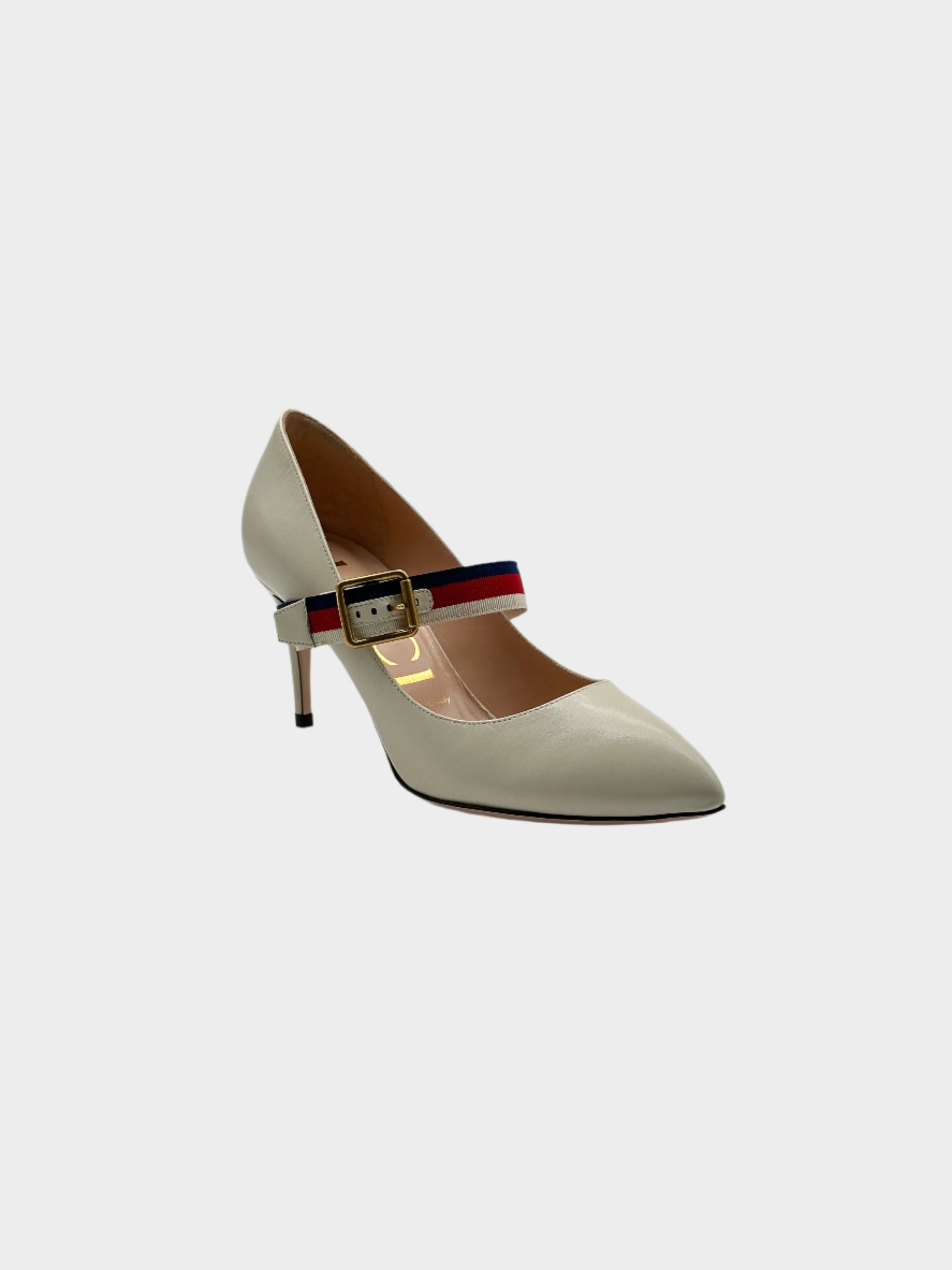 Sylvie Mary Jane Pump con punta affusolata, cinturino regolabile alla caviglia e tacco a spillo da 8 cm. Eleganza e raffinatezza.