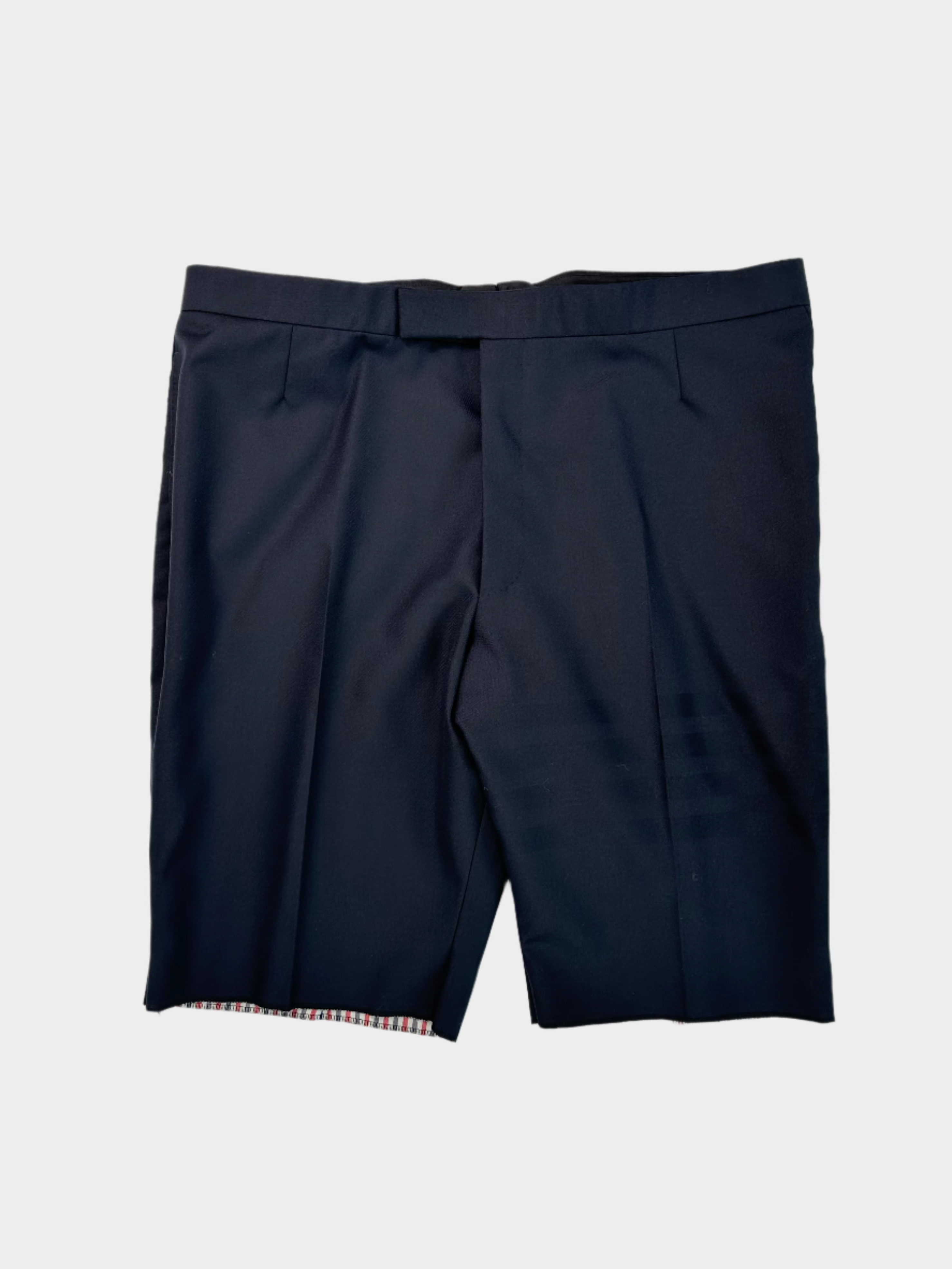 Thom Browne, shorts uomo, pantaloncini blu, dettaglio tricolore, moda uomo, casual luxury