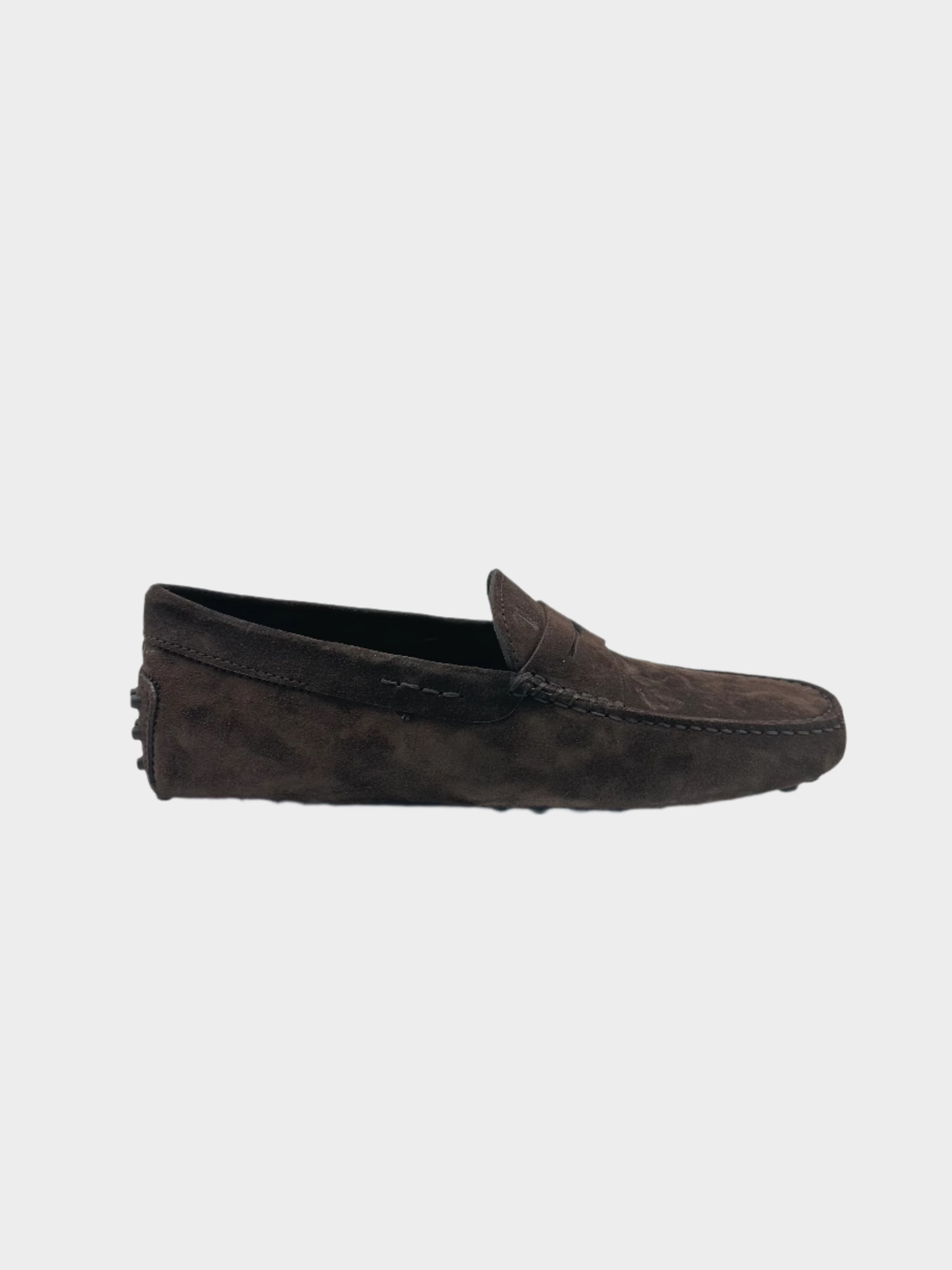 Mocassino Tod's in pelle scamosciata marrone con gommini, vista laterale

