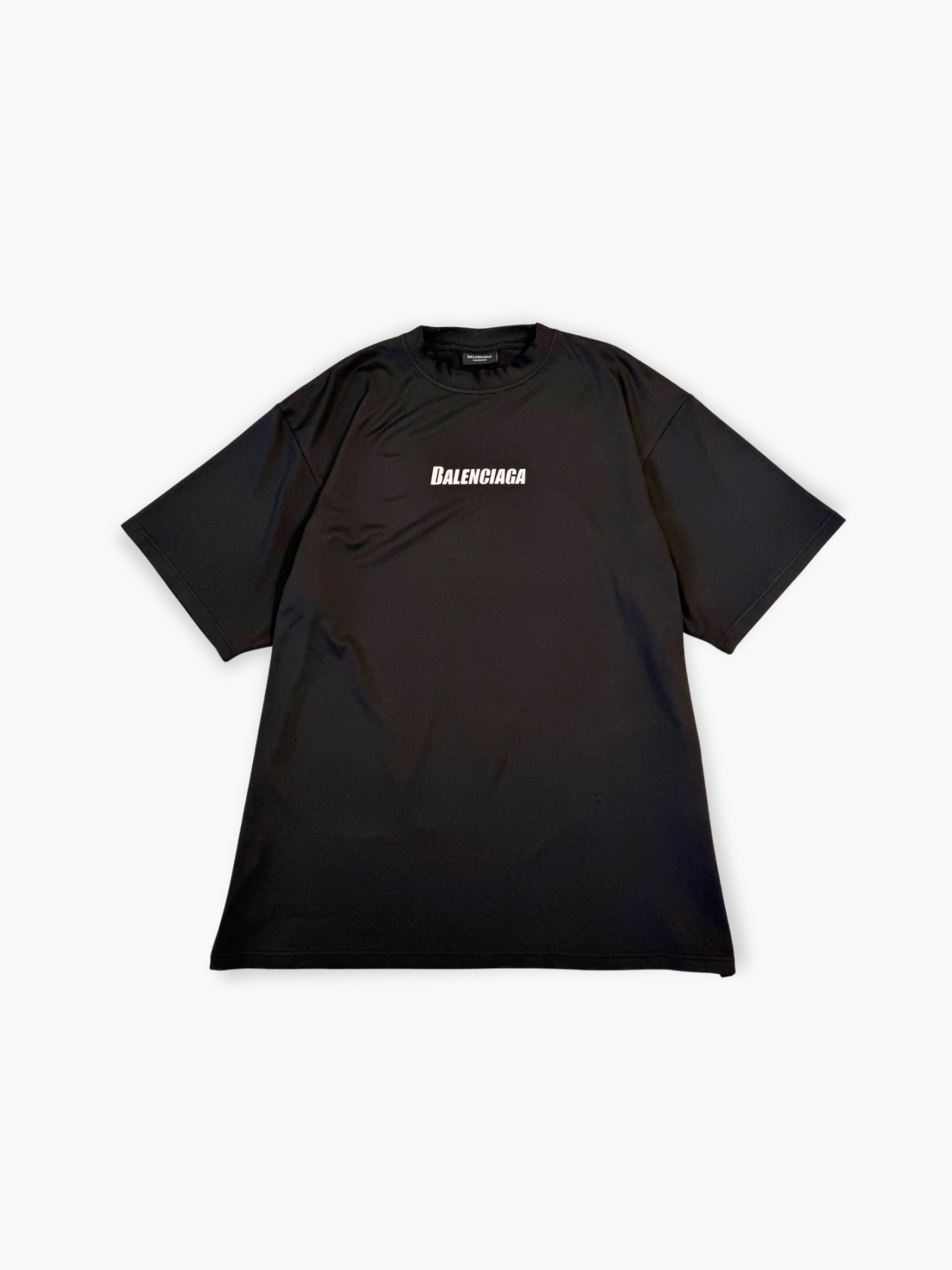 T-shirt nera Balenciaga in tessuto tecnico con logo bianco vista frontale