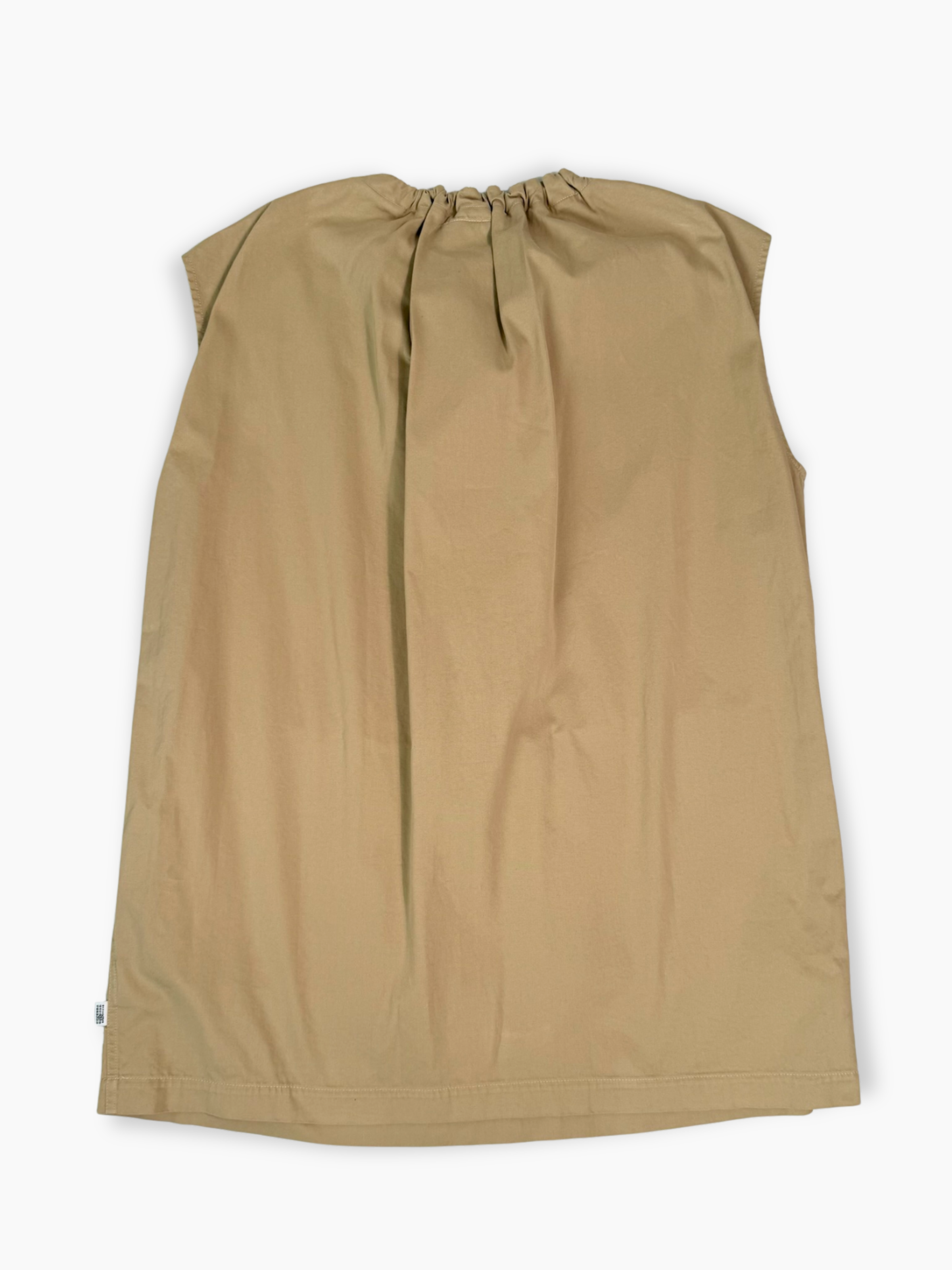 Vestito beige senza maniche MM6 Maison Margiela con coulisse al collo e grandi tasche frontali