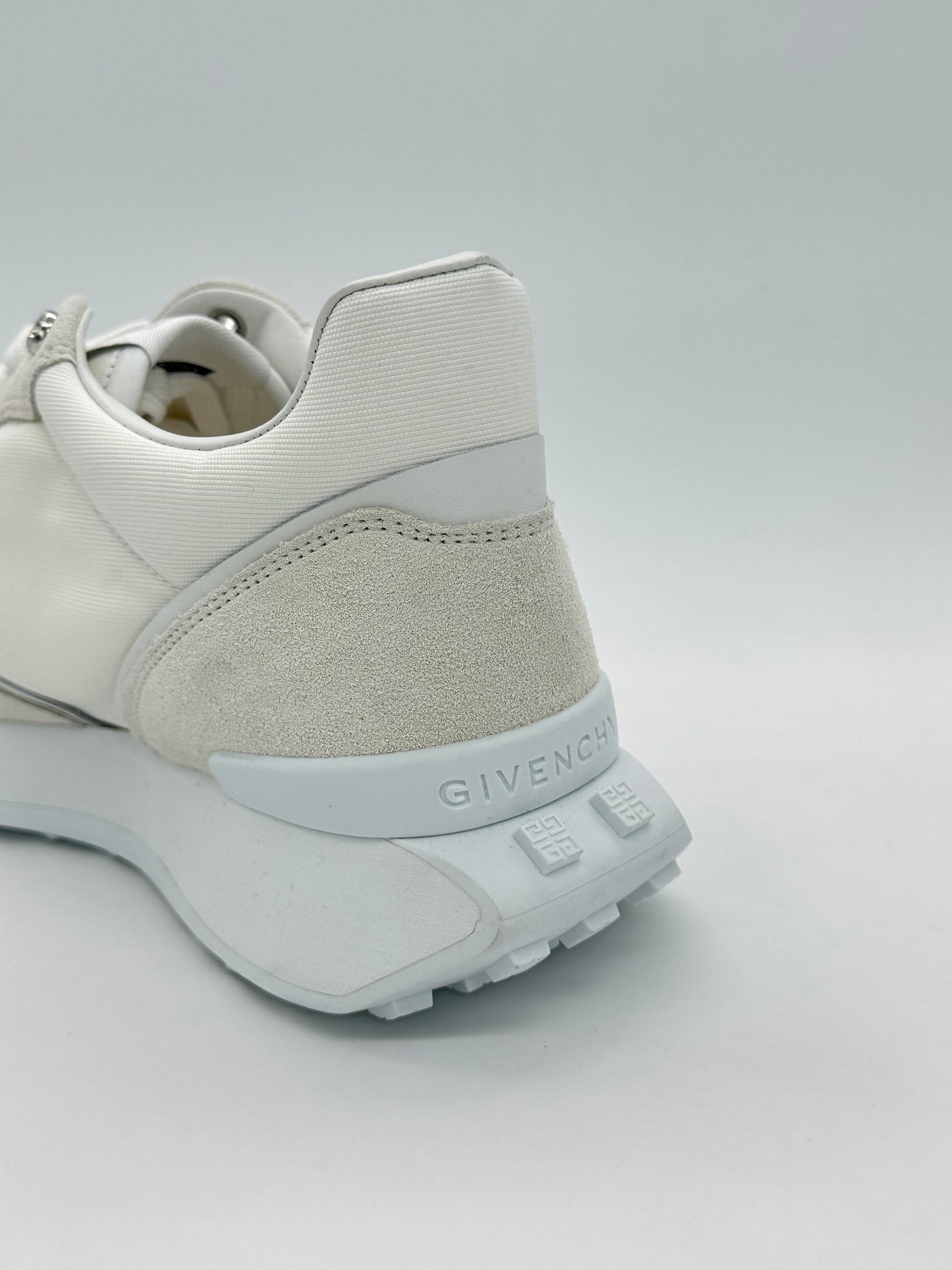 GIV Runner Light Sneakers